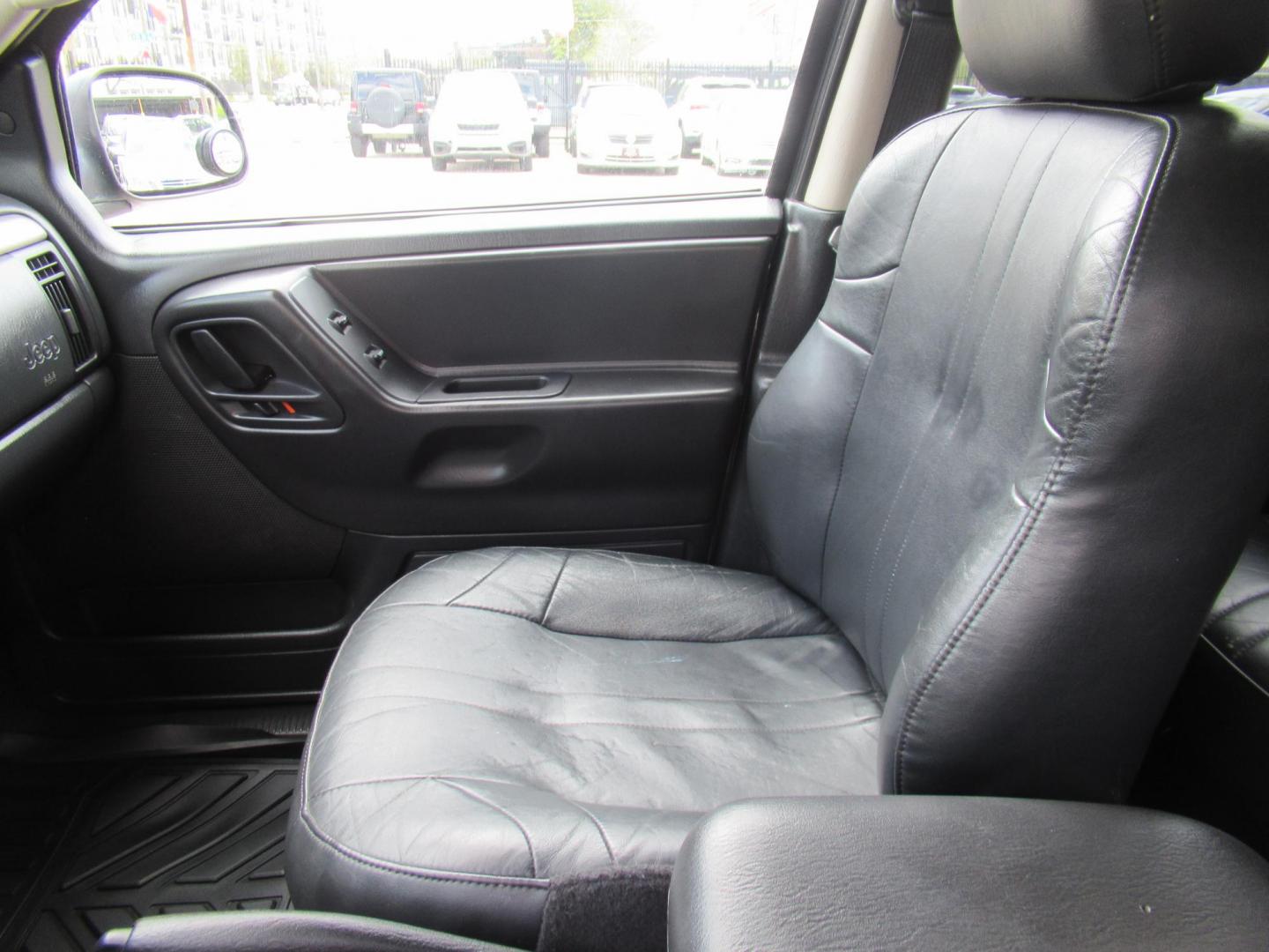 2002 Gray /Black Jeep Grand Cherokee Laredo 4WD (1J4GW48S32C) with an 4.0L L6 OHV 12V engine, 4-Speed Automatic Overdrive transmission, located at 1511 North Shepherd Dr., Houston, TX, 77008, (281) 657-1221, 29.798361, -95.412560 - 2002 JEEP GRAND CHEROKEE LAREDO VIN: 1J4GW48S32C228645 1 J 4 G W 4 8 S 3 2 C 2 2 8 6 4 5 4 DOOR WAGON/SPORT UTILITY 4.0L I6 F GASOLINE REAR WHEEL DRIVE W/ 4X4 - Photo#6