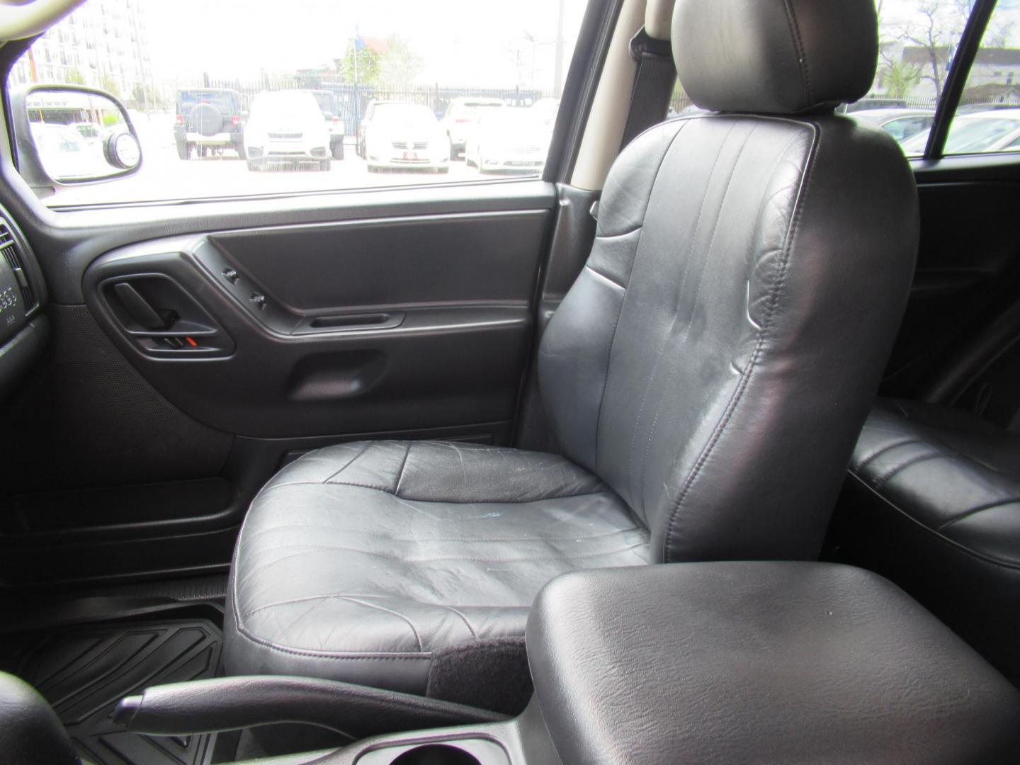 2002 Gray /Black Jeep Grand Cherokee Laredo 4WD (1J4GW48S32C) with an 4.0L L6 OHV 12V engine, 4-Speed Automatic Overdrive transmission, located at 1511 North Shepherd Dr., Houston, TX, 77008, (281) 657-1221, 29.798361, -95.412560 - 2002 JEEP GRAND CHEROKEE LAREDO VIN: 1J4GW48S32C228645 1 J 4 G W 4 8 S 3 2 C 2 2 8 6 4 5 4 DOOR WAGON/SPORT UTILITY 4.0L I6 F GASOLINE REAR WHEEL DRIVE W/ 4X4 - Photo#9