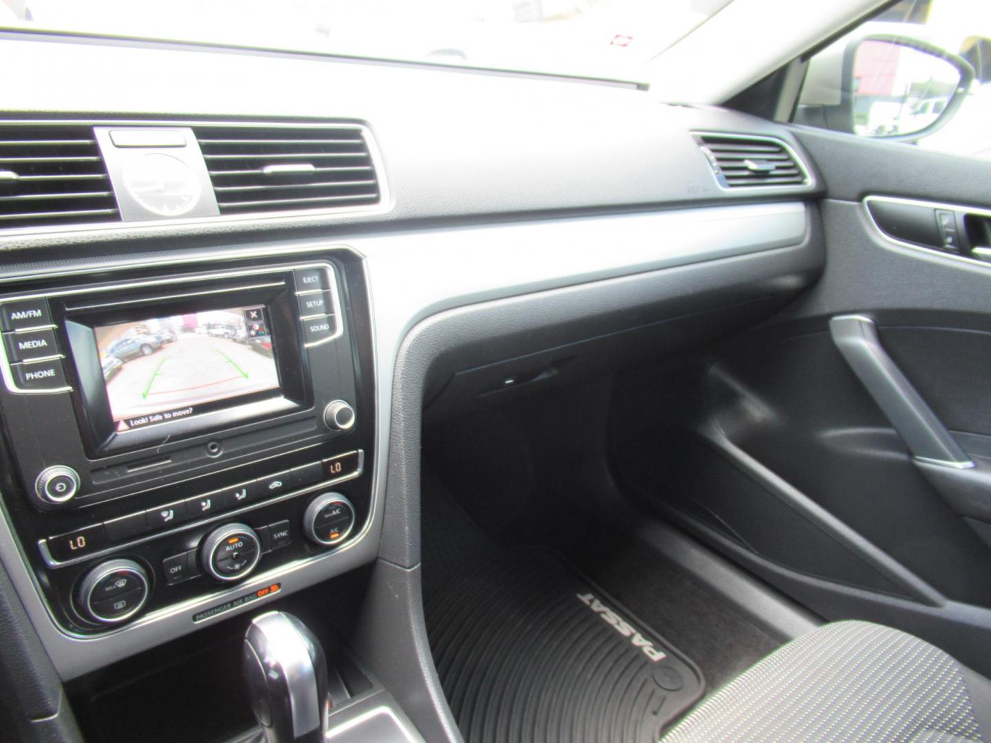 2016 Gold /Black Volkswagen Passat S 6A (1VWAS7A33GC) with an 1.8L L4 TURBO DIESEL engine, Automatic transmission, located at 1511 North Shepherd Dr., Houston, TX, 77008, (281) 657-1221, 29.798361, -95.412560 - 2016 VOLKSWAGEN PASSAT 1.8T S VIN: 1VWAS7A33GC027473 1 V W A S 7 A 3 3 G C 0 2 7 4 7 3 SEDAN 4 DR 1.8L I4 F DOHC 16V GASOLINE FRONT WHEEL DRIVE - Photo#4