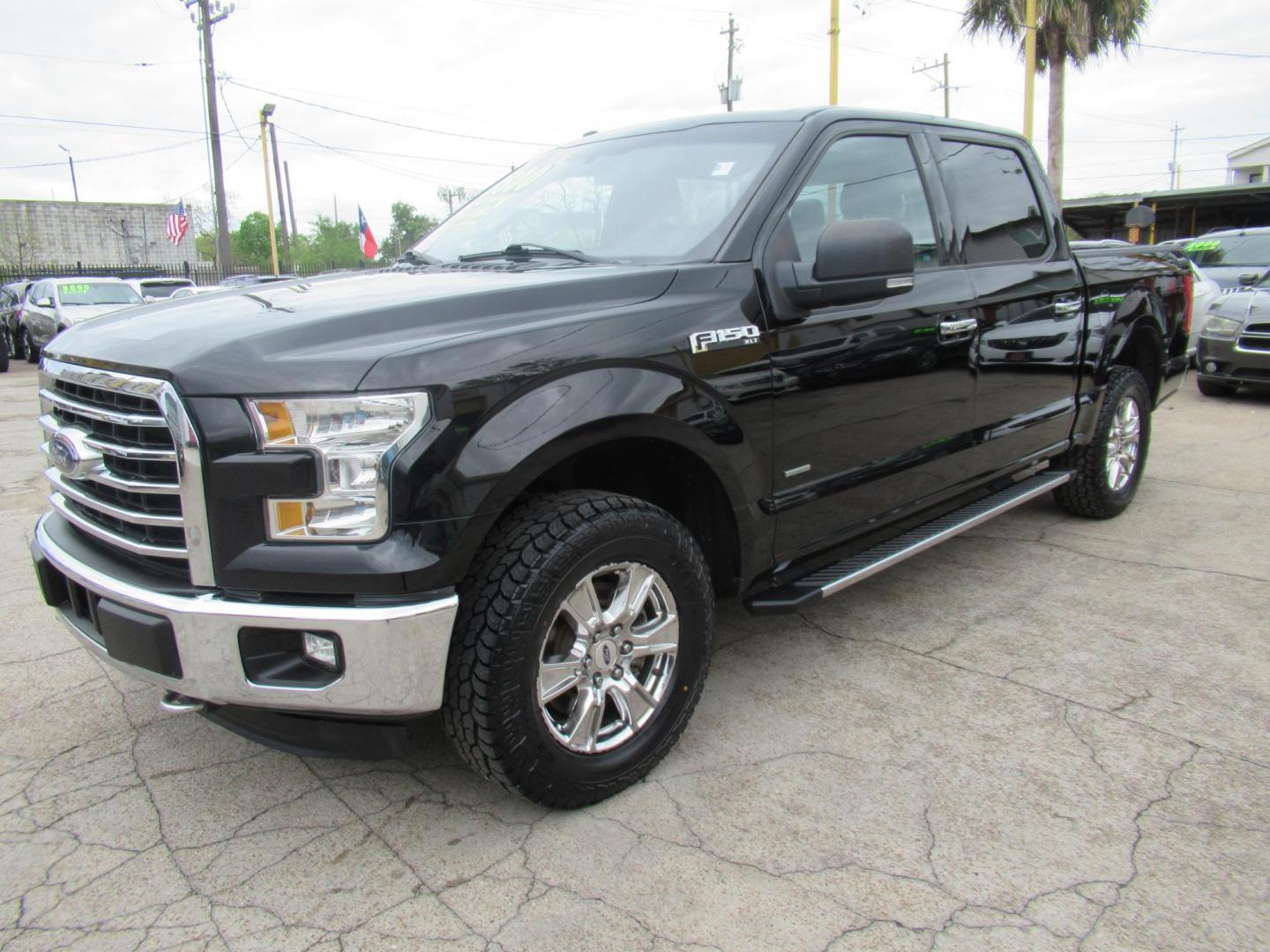 2016 Black /Gray Ford F-150 XLT SuperCrew 6.5-ft. Bed 4WD (1FTEW1EP9GF) with an 2.7L V6 DOHC 24V engine, Automatic transmission, located at 1511 North Shepherd Dr., Houston, TX, 77008, (281) 657-1221, 29.798361, -95.412560 - 2016 FORD F-150 XLT VIN: 1FTEW1EP9GFC82694 1 F T E W 1 E P 9 G F C 8 2 6 9 4 CREW PICKUP 2.7L V6 F DOHC 24V GASOLINE REAR WHEEL DRIVE W/ 4X4 - Photo#0