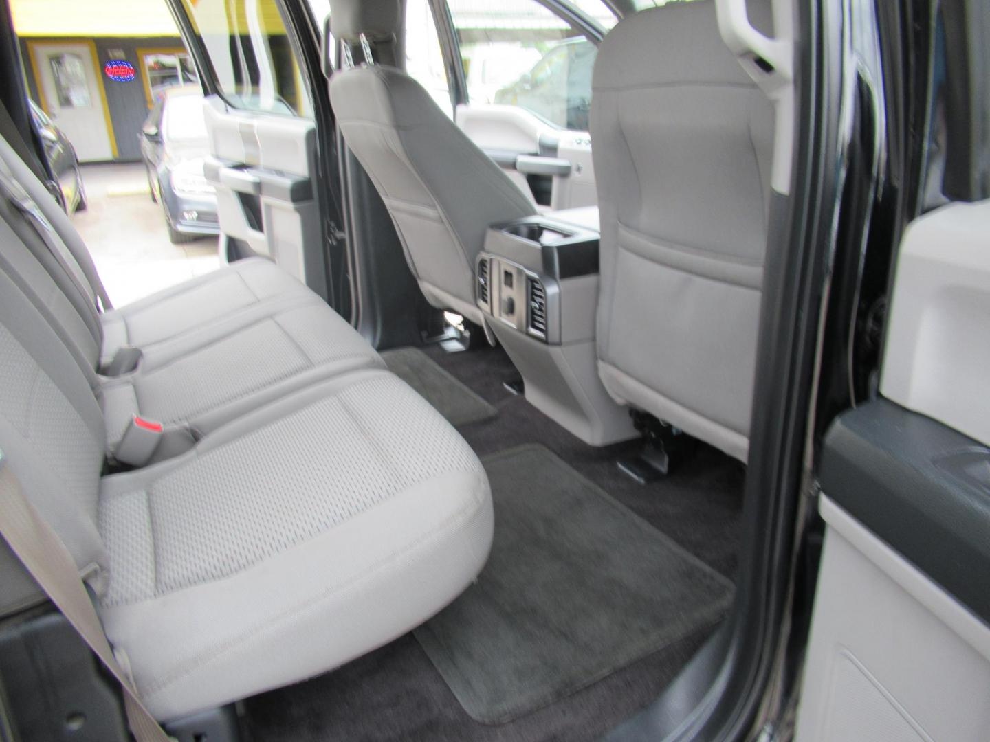 2016 Black /Gray Ford F-150 XLT SuperCrew 6.5-ft. Bed 4WD (1FTEW1EP9GF) with an 2.7L V6 DOHC 24V engine, Automatic transmission, located at 1511 North Shepherd Dr., Houston, TX, 77008, (281) 657-1221, 29.798361, -95.412560 - 2016 FORD F-150 XLT VIN: 1FTEW1EP9GFC82694 1 F T E W 1 E P 9 G F C 8 2 6 9 4 CREW PICKUP 2.7L V6 F DOHC 24V GASOLINE REAR WHEEL DRIVE W/ 4X4 - Photo#12