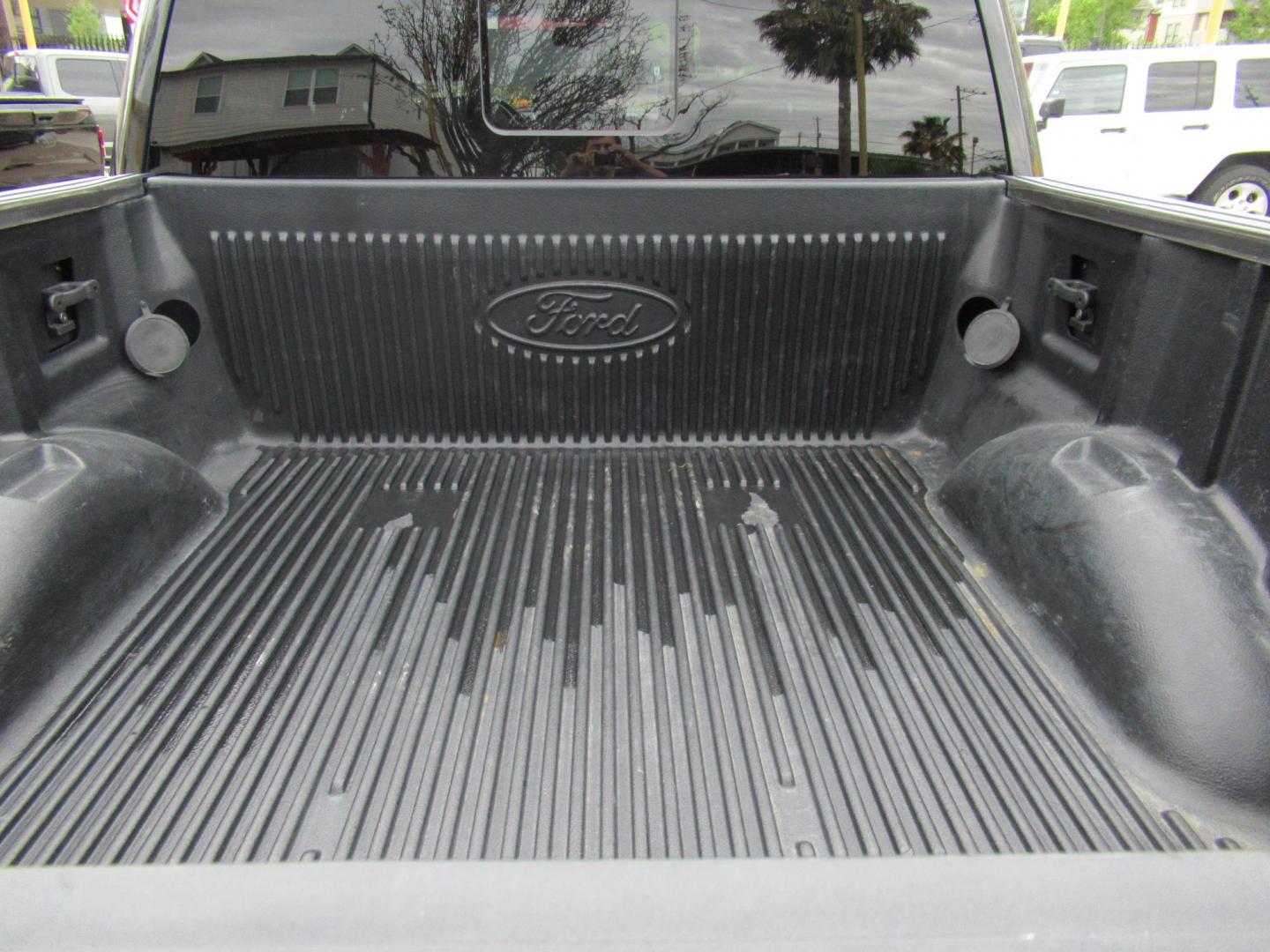 2016 Black /Gray Ford F-150 XLT SuperCrew 6.5-ft. Bed 4WD (1FTEW1EP9GF) with an 2.7L V6 DOHC 24V engine, Automatic transmission, located at 1511 North Shepherd Dr., Houston, TX, 77008, (281) 657-1221, 29.798361, -95.412560 - 2016 FORD F-150 XLT VIN: 1FTEW1EP9GFC82694 1 F T E W 1 E P 9 G F C 8 2 6 9 4 CREW PICKUP 2.7L V6 F DOHC 24V GASOLINE REAR WHEEL DRIVE W/ 4X4 - Photo#20