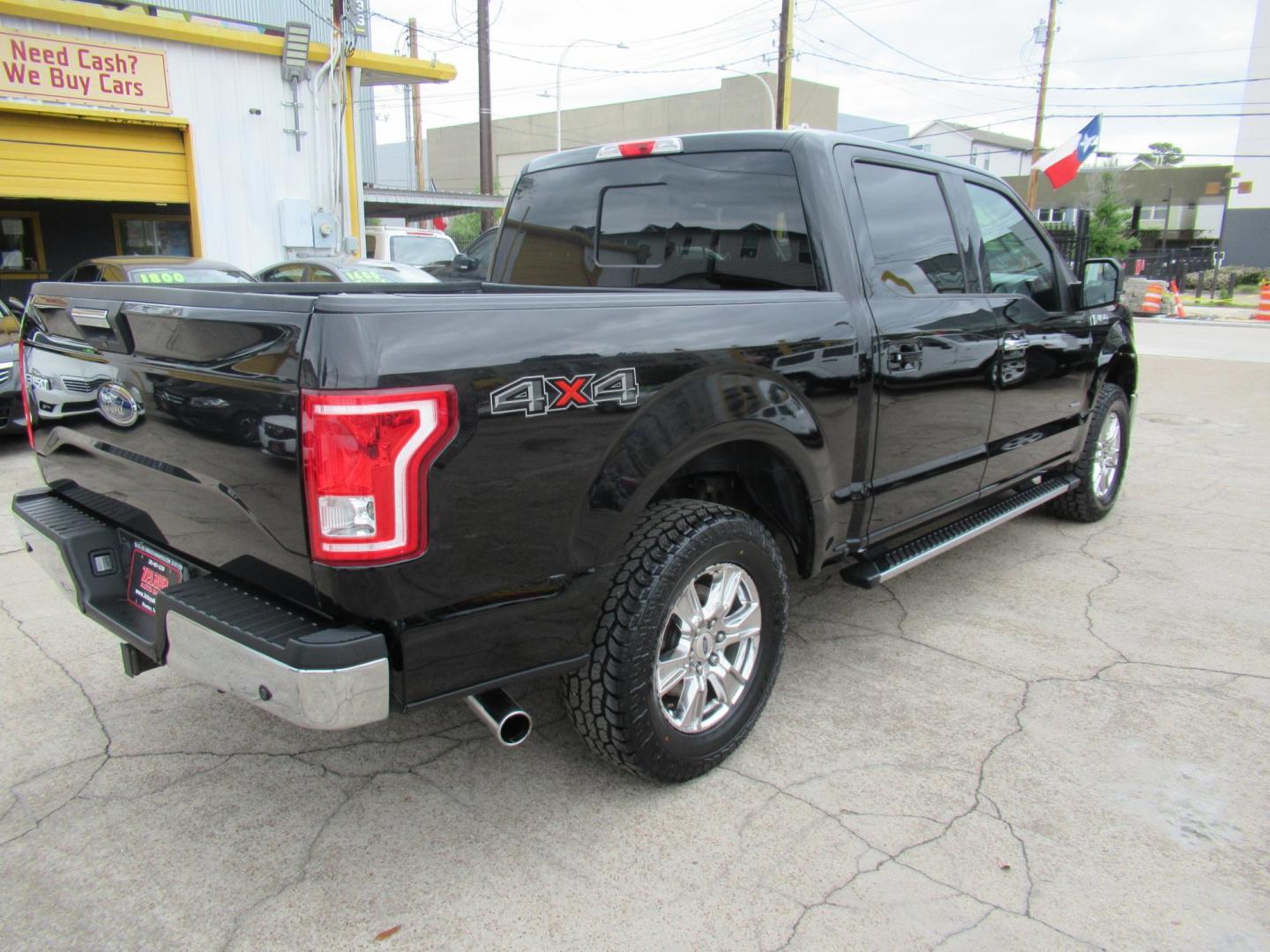 2016 Black /Gray Ford F-150 XLT SuperCrew 6.5-ft. Bed 4WD (1FTEW1EP9GF) with an 2.7L V6 DOHC 24V engine, Automatic transmission, located at 1511 North Shepherd Dr., Houston, TX, 77008, (281) 657-1221, 29.798361, -95.412560 - 2016 FORD F-150 XLT VIN: 1FTEW1EP9GFC82694 1 F T E W 1 E P 9 G F C 8 2 6 9 4 CREW PICKUP 2.7L V6 F DOHC 24V GASOLINE REAR WHEEL DRIVE W/ 4X4 - Photo#22