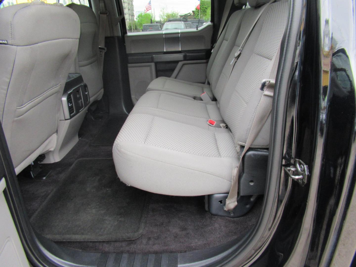 2016 Black /Gray Ford F-150 XLT SuperCrew 6.5-ft. Bed 4WD (1FTEW1EP9GF) with an 2.7L V6 DOHC 24V engine, Automatic transmission, located at 1511 North Shepherd Dr., Houston, TX, 77008, (281) 657-1221, 29.798361, -95.412560 - 2016 FORD F-150 XLT VIN: 1FTEW1EP9GFC82694 1 F T E W 1 E P 9 G F C 8 2 6 9 4 CREW PICKUP 2.7L V6 F DOHC 24V GASOLINE REAR WHEEL DRIVE W/ 4X4 - Photo#3