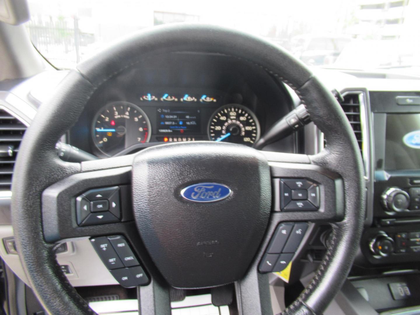2016 Black /Gray Ford F-150 XLT SuperCrew 6.5-ft. Bed 4WD (1FTEW1EP9GF) with an 2.7L V6 DOHC 24V engine, Automatic transmission, located at 1511 North Shepherd Dr., Houston, TX, 77008, (281) 657-1221, 29.798361, -95.412560 - 2016 FORD F-150 XLT VIN: 1FTEW1EP9GFC82694 1 F T E W 1 E P 9 G F C 8 2 6 9 4 CREW PICKUP 2.7L V6 F DOHC 24V GASOLINE REAR WHEEL DRIVE W/ 4X4 - Photo#9