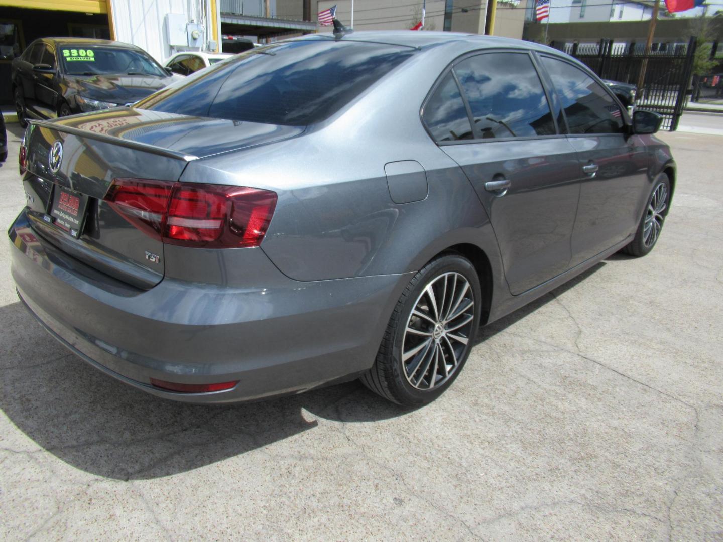 2016 Gray /Tan Volkswagen Jetta SE 6A (3VWD17AJ8GM) with an 1.8L L4 DOHC 20V engine, Automatic transmission, located at 1511 North Shepherd Dr., Houston, TX, 77008, (281) 657-1221, 29.798361, -95.412560 - 2016 VOLKSWAGEN JETTA 1.8T SPORT VIN: 3VWD17AJ8GM397444 3 V W D 1 7 A J 8 G M 3 9 7 4 4 4 SEDAN 4 DR 1.8L I4 F DOHC 16V GASOLINE FRONT WHEEL DRIVE - Photo#19
