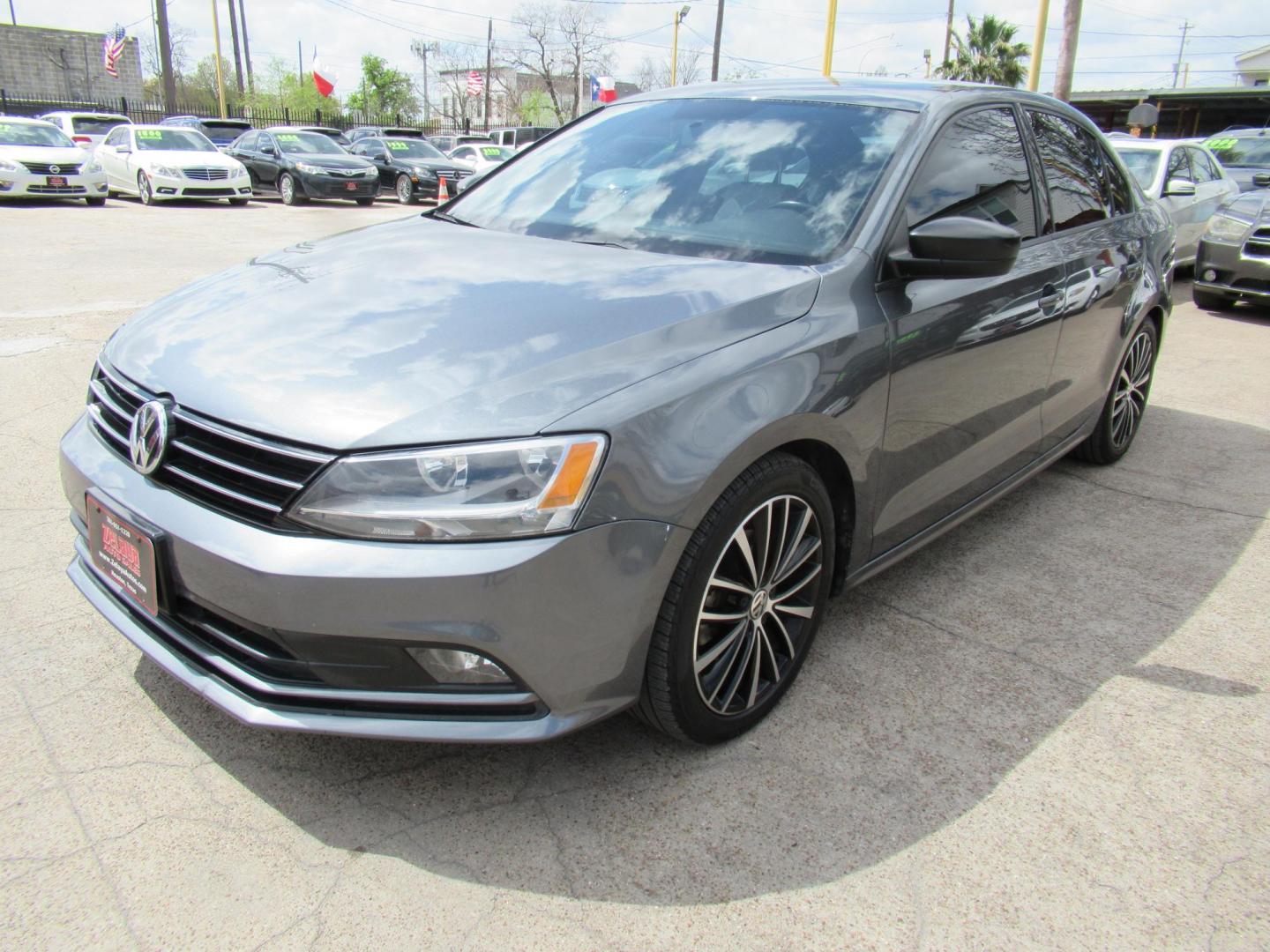 2016 Gray /Tan Volkswagen Jetta SE 6A (3VWD17AJ8GM) with an 1.8L L4 DOHC 20V engine, Automatic transmission, located at 1511 North Shepherd Dr., Houston, TX, 77008, (281) 657-1221, 29.798361, -95.412560 - 2016 VOLKSWAGEN JETTA 1.8T SPORT VIN: 3VWD17AJ8GM397444 3 V W D 1 7 A J 8 G M 3 9 7 4 4 4 SEDAN 4 DR 1.8L I4 F DOHC 16V GASOLINE FRONT WHEEL DRIVE - Photo#23