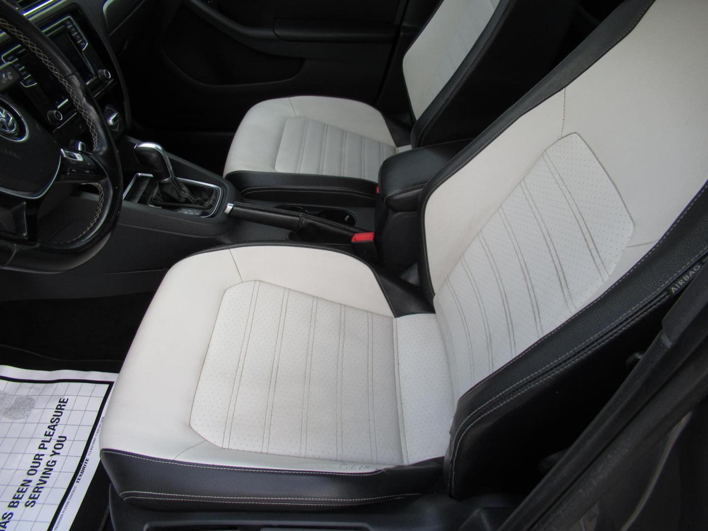 2016 Gray /Tan Volkswagen Jetta SE 6A (3VWD17AJ8GM) with an 1.8L L4 DOHC 20V engine, Automatic transmission, located at 1511 North Shepherd Dr., Houston, TX, 77008, (281) 657-1221, 29.798361, -95.412560 - 2016 VOLKSWAGEN JETTA 1.8T SPORT VIN: 3VWD17AJ8GM397444 3 V W D 1 7 A J 8 G M 3 9 7 4 4 4 SEDAN 4 DR 1.8L I4 F DOHC 16V GASOLINE FRONT WHEEL DRIVE - Photo#3