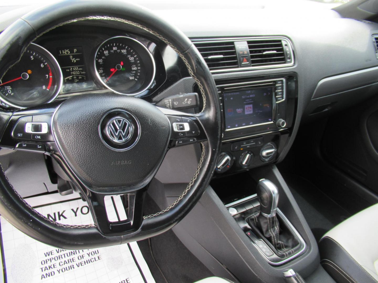 2016 Gray /Tan Volkswagen Jetta SE 6A (3VWD17AJ8GM) with an 1.8L L4 DOHC 20V engine, Automatic transmission, located at 1511 North Shepherd Dr., Houston, TX, 77008, (281) 657-1221, 29.798361, -95.412560 - 2016 VOLKSWAGEN JETTA 1.8T SPORT VIN: 3VWD17AJ8GM397444 3 V W D 1 7 A J 8 G M 3 9 7 4 4 4 SEDAN 4 DR 1.8L I4 F DOHC 16V GASOLINE FRONT WHEEL DRIVE - Photo#5