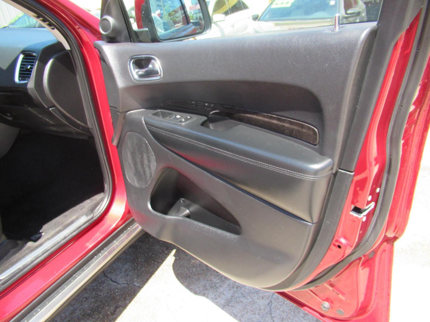 2013 Red /Black Dodge Durango Crew AWD (1C4RDJDGXDC) with an 3.6L V6 DOHC 24V engine, Automatic transmission, located at 1511 North Shepherd Dr., Houston, TX, 77008, (281) 657-1221, 29.798361, -95.412560 - 2013 DODGE DURANGO CREW VIN: 1C4RDJDGXDC601350 1 C 4 R D J D G X D C 6 0 1 3 5 0 4 DOOR WAGON/SPORT UTILITY 3.6L V6 F DOHC 24V GASOLINE ALL WHEEL DRIVE - Photo#24