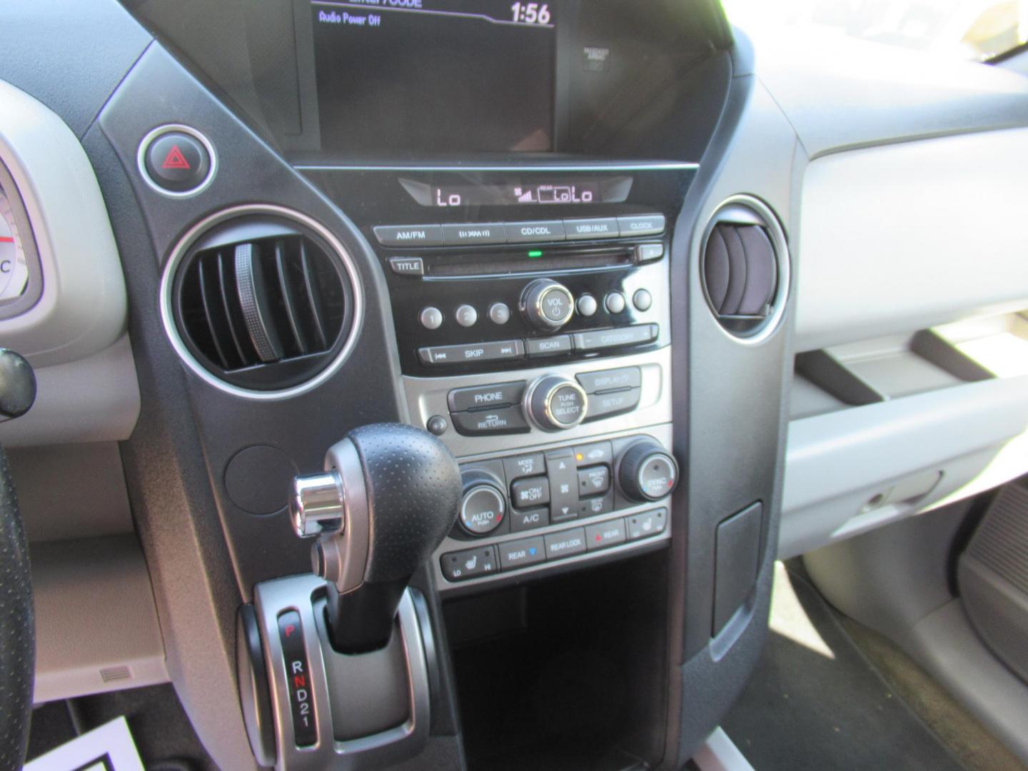 2014 White /Gray Honda Pilot EX-L 2WD AT (5FNYF3H51EB) with an 3.5L V6 SOHC 24V engine, Automatic transmission, located at 1511 North Shepherd Dr., Houston, TX, 77008, (281) 657-1221, 29.798361, -95.412560 - 2014 HONDA PILOT EX-L VIN: 5FNYF3H51EB003887 5 F N Y F 3 H 5 1 E B 0 0 3 8 8 7 4 DOOR WAGON/SPORT UTILITY 3.5L V6 F SOHC 24V GASOLINE FRONT WHEEL DRIVE - Photo#2