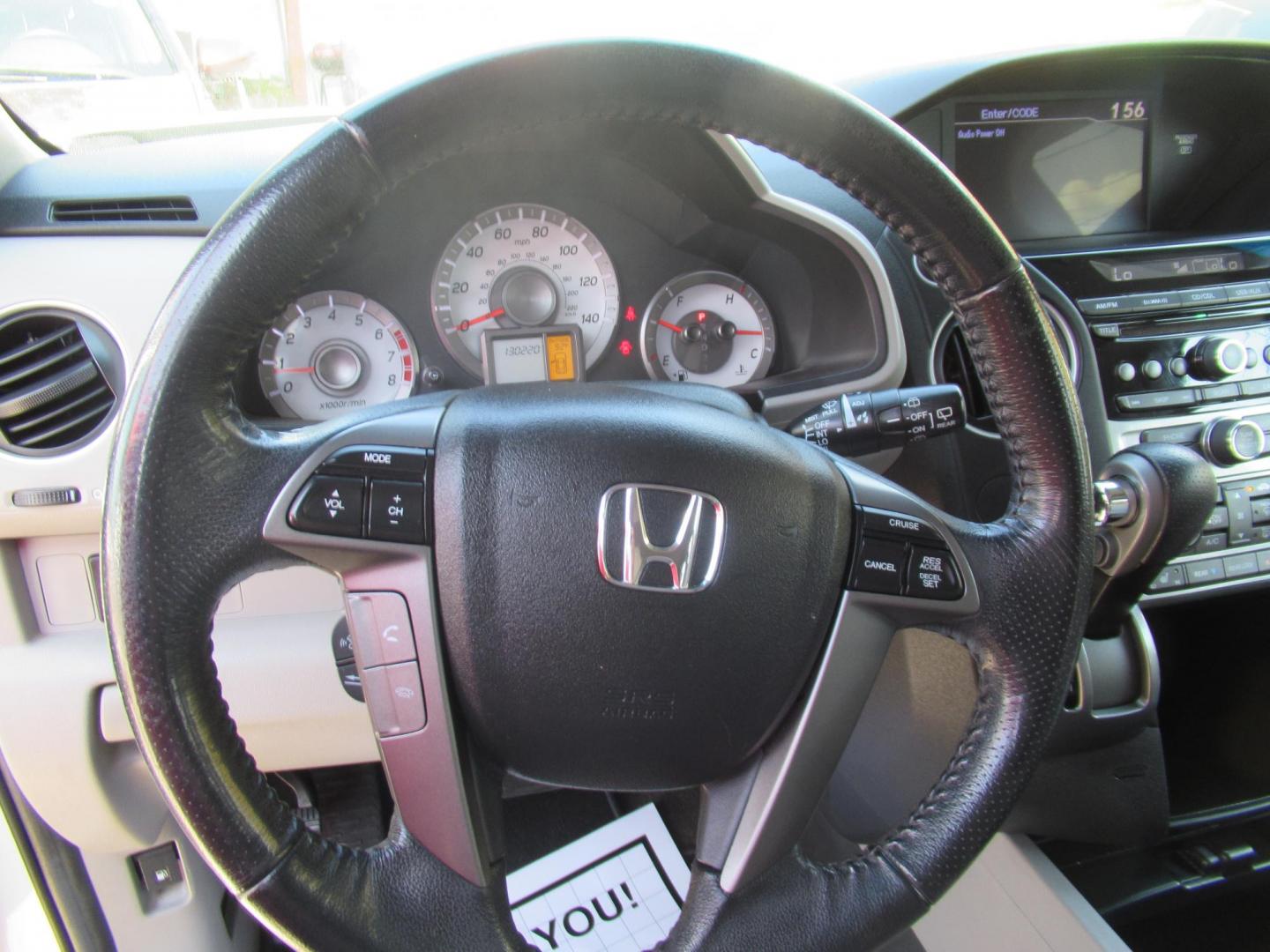 2014 White /Gray Honda Pilot EX-L 2WD AT (5FNYF3H51EB) with an 3.5L V6 SOHC 24V engine, Automatic transmission, located at 1511 North Shepherd Dr., Houston, TX, 77008, (281) 657-1221, 29.798361, -95.412560 - 2014 HONDA PILOT EX-L VIN: 5FNYF3H51EB003887 5 F N Y F 3 H 5 1 E B 0 0 3 8 8 7 4 DOOR WAGON/SPORT UTILITY 3.5L V6 F SOHC 24V GASOLINE FRONT WHEEL DRIVE - Photo#1