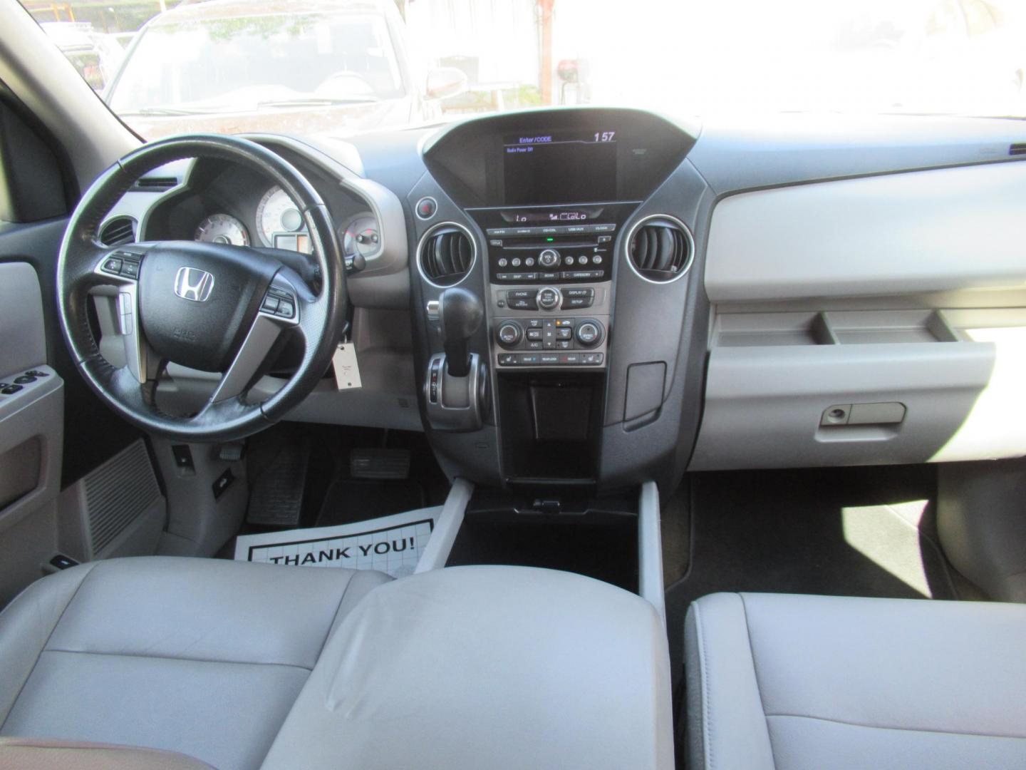2014 White /Gray Honda Pilot EX-L 2WD AT (5FNYF3H51EB) with an 3.5L V6 SOHC 24V engine, Automatic transmission, located at 1511 North Shepherd Dr., Houston, TX, 77008, (281) 657-1221, 29.798361, -95.412560 - 2014 HONDA PILOT EX-L VIN: 5FNYF3H51EB003887 5 F N Y F 3 H 5 1 E B 0 0 3 8 8 7 4 DOOR WAGON/SPORT UTILITY 3.5L V6 F SOHC 24V GASOLINE FRONT WHEEL DRIVE - Photo#17