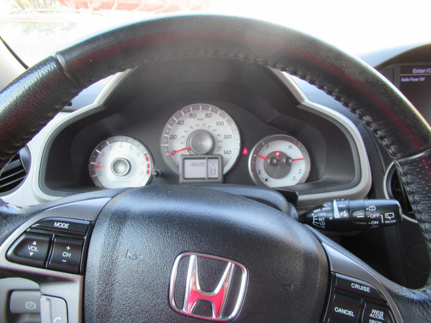 2014 White /Gray Honda Pilot EX-L 2WD AT (5FNYF3H51EB) with an 3.5L V6 SOHC 24V engine, Automatic transmission, located at 1511 North Shepherd Dr., Houston, TX, 77008, (281) 657-1221, 29.798361, -95.412560 - 2014 HONDA PILOT EX-L VIN: 5FNYF3H51EB003887 5 F N Y F 3 H 5 1 E B 0 0 3 8 8 7 4 DOOR WAGON/SPORT UTILITY 3.5L V6 F SOHC 24V GASOLINE FRONT WHEEL DRIVE - Photo#23