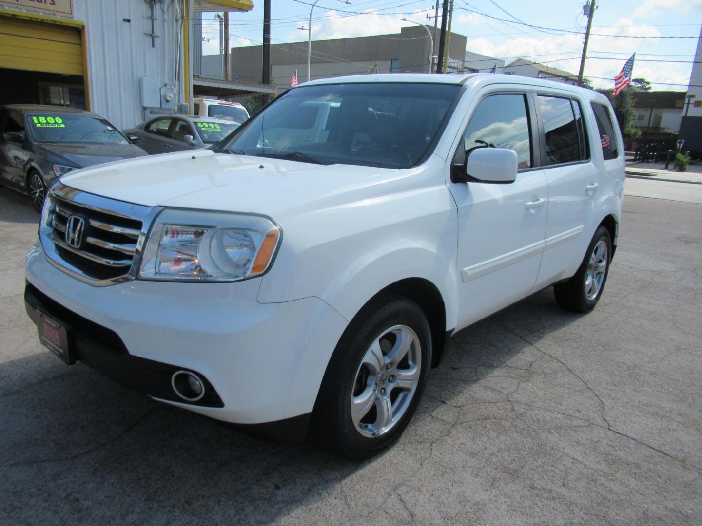 2014 White /Gray Honda Pilot EX-L 2WD AT (5FNYF3H51EB) with an 3.5L V6 SOHC 24V engine, Automatic transmission, located at 1511 North Shepherd Dr., Houston, TX, 77008, (281) 657-1221, 29.798361, -95.412560 - 2014 HONDA PILOT EX-L VIN: 5FNYF3H51EB003887 5 F N Y F 3 H 5 1 E B 0 0 3 8 8 7 4 DOOR WAGON/SPORT UTILITY 3.5L V6 F SOHC 24V GASOLINE FRONT WHEEL DRIVE - Photo#25