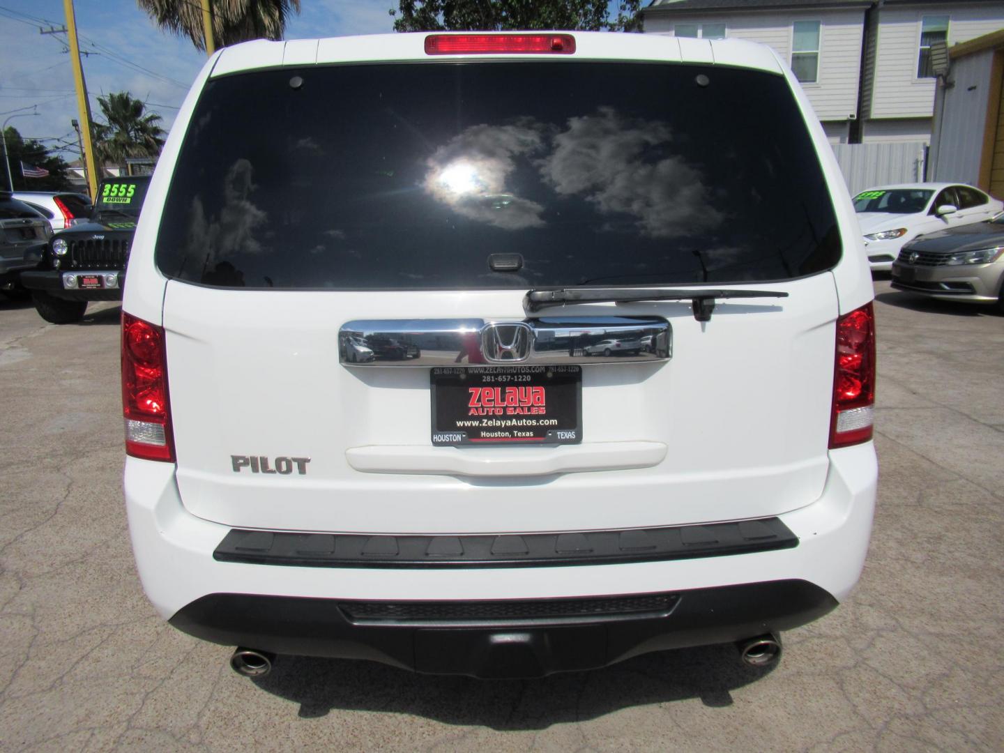 2014 White /Gray Honda Pilot EX-L 2WD AT (5FNYF3H51EB) with an 3.5L V6 SOHC 24V engine, Automatic transmission, located at 1511 North Shepherd Dr., Houston, TX, 77008, (281) 657-1221, 29.798361, -95.412560 - 2014 HONDA PILOT EX-L VIN: 5FNYF3H51EB003887 5 F N Y F 3 H 5 1 E B 0 0 3 8 8 7 4 DOOR WAGON/SPORT UTILITY 3.5L V6 F SOHC 24V GASOLINE FRONT WHEEL DRIVE - Photo#30