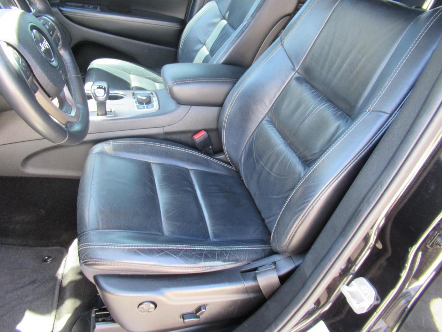 2015 Black /Black Jeep Grand Cherokee Limited 4WD (1C4RJFBG7FC) with an 3.6L V6 DOHC 24V engine, 8-Speed Automatic transmission, located at 1511 North Shepherd Dr., Houston, TX, 77008, (281) 657-1221, 29.798361, -95.412560 - 2015 JEEP GRAND CHEROKEE LIMITED VIN: 1C4RJFBG7FC653854 1 C 4 R J F B G 7 F C 6 5 3 8 5 4 4 DOOR WAGON/SPORT UTILITY 3.6L V6 F DOHC 24V GASOLINE REAR WHEEL DRIVE W/ 4X4 - Photo#2