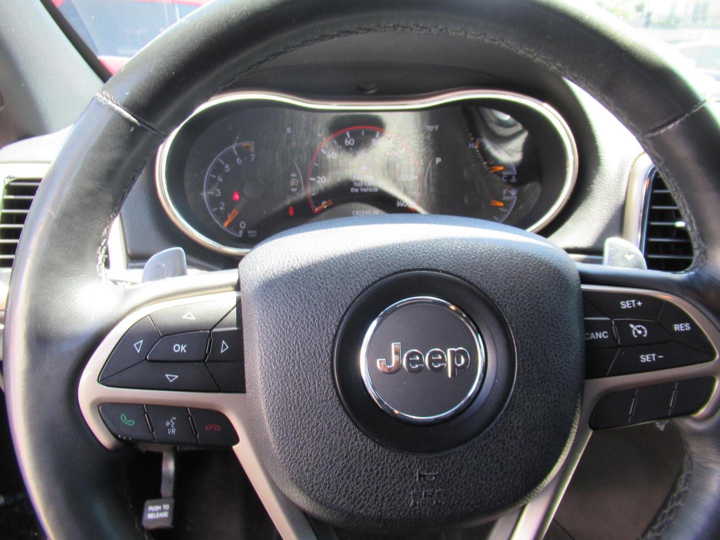 2015 Black /Black Jeep Grand Cherokee Limited 4WD (1C4RJFBG7FC) with an 3.6L V6 DOHC 24V engine, 8-Speed Automatic transmission, located at 1511 North Shepherd Dr., Houston, TX, 77008, (281) 657-1221, 29.798361, -95.412560 - 2015 JEEP GRAND CHEROKEE LIMITED VIN: 1C4RJFBG7FC653854 1 C 4 R J F B G 7 F C 6 5 3 8 5 4 4 DOOR WAGON/SPORT UTILITY 3.6L V6 F DOHC 24V GASOLINE REAR WHEEL DRIVE W/ 4X4 - Photo#3