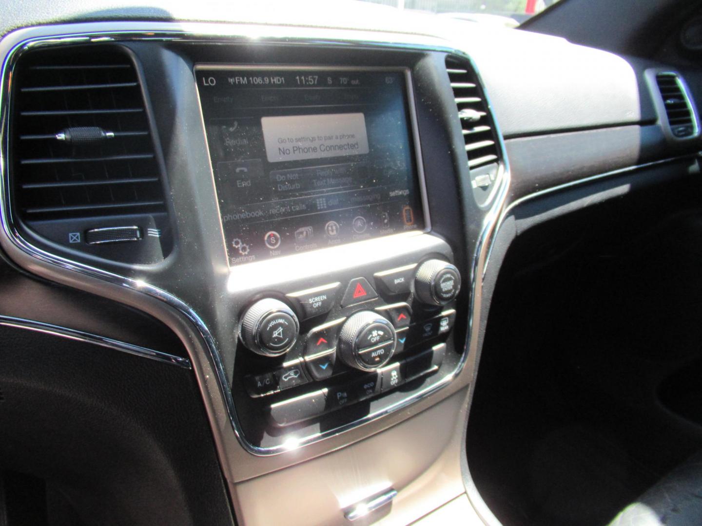 2015 Black /Black Jeep Grand Cherokee Limited 4WD (1C4RJFBG7FC) with an 3.6L V6 DOHC 24V engine, 8-Speed Automatic transmission, located at 1511 North Shepherd Dr., Houston, TX, 77008, (281) 657-1221, 29.798361, -95.412560 - 2015 JEEP GRAND CHEROKEE LIMITED VIN: 1C4RJFBG7FC653854 1 C 4 R J F B G 7 F C 6 5 3 8 5 4 4 DOOR WAGON/SPORT UTILITY 3.6L V6 F DOHC 24V GASOLINE REAR WHEEL DRIVE W/ 4X4 - Photo#4