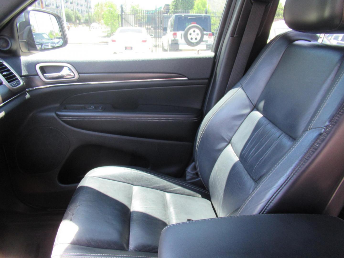 2015 Black /Black Jeep Grand Cherokee Limited 4WD (1C4RJFBG7FC) with an 3.6L V6 DOHC 24V engine, 8-Speed Automatic transmission, located at 1511 North Shepherd Dr., Houston, TX, 77008, (281) 657-1221, 29.798361, -95.412560 - 2015 JEEP GRAND CHEROKEE LIMITED VIN: 1C4RJFBG7FC653854 1 C 4 R J F B G 7 F C 6 5 3 8 5 4 4 DOOR WAGON/SPORT UTILITY 3.6L V6 F DOHC 24V GASOLINE REAR WHEEL DRIVE W/ 4X4 - Photo#5