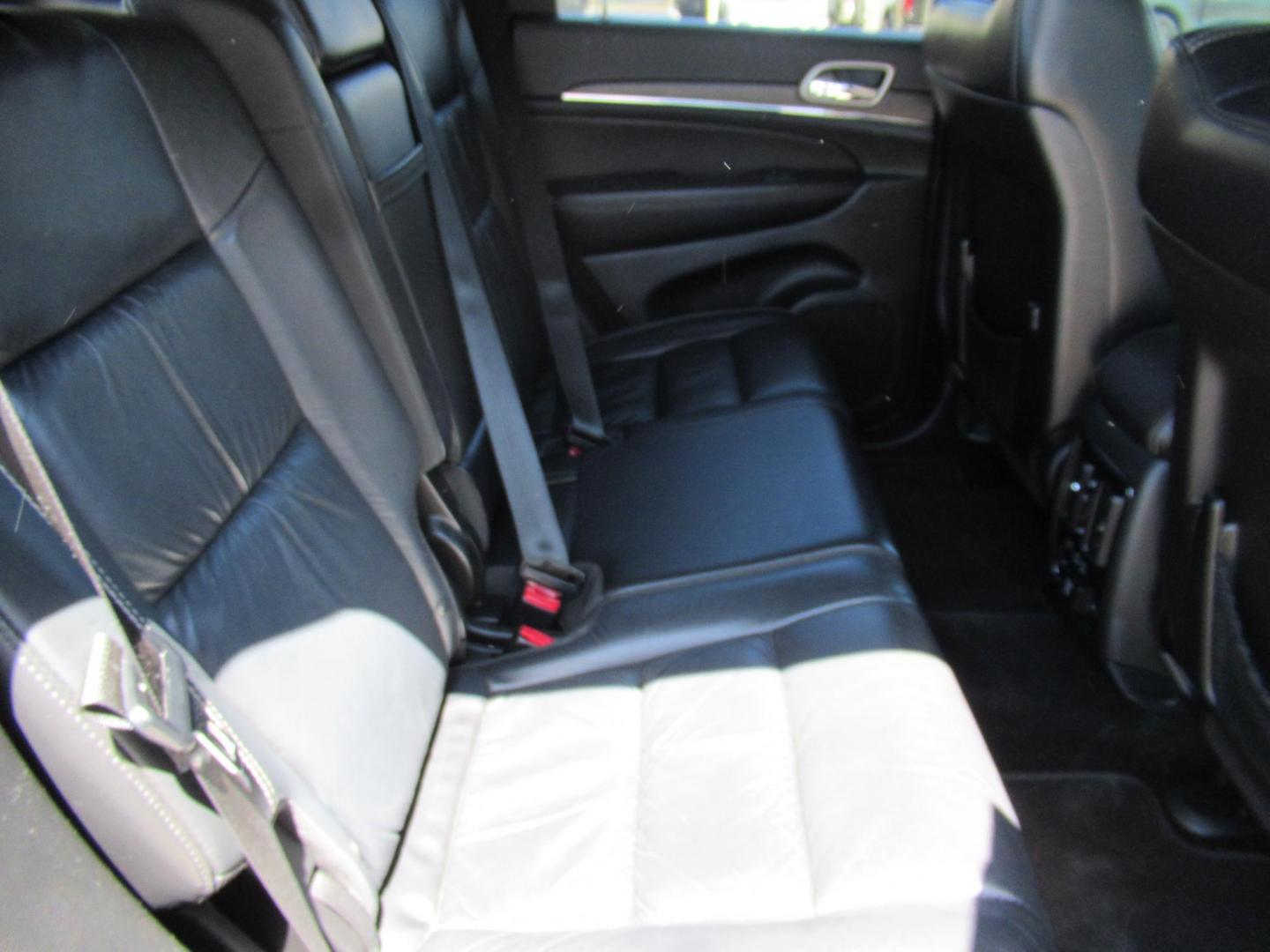 2015 Black /Black Jeep Grand Cherokee Limited 4WD (1C4RJFBG7FC) with an 3.6L V6 DOHC 24V engine, 8-Speed Automatic transmission, located at 1511 North Shepherd Dr., Houston, TX, 77008, (281) 657-1221, 29.798361, -95.412560 - 2015 JEEP GRAND CHEROKEE LIMITED VIN: 1C4RJFBG7FC653854 1 C 4 R J F B G 7 F C 6 5 3 8 5 4 4 DOOR WAGON/SPORT UTILITY 3.6L V6 F DOHC 24V GASOLINE REAR WHEEL DRIVE W/ 4X4 - Photo#8