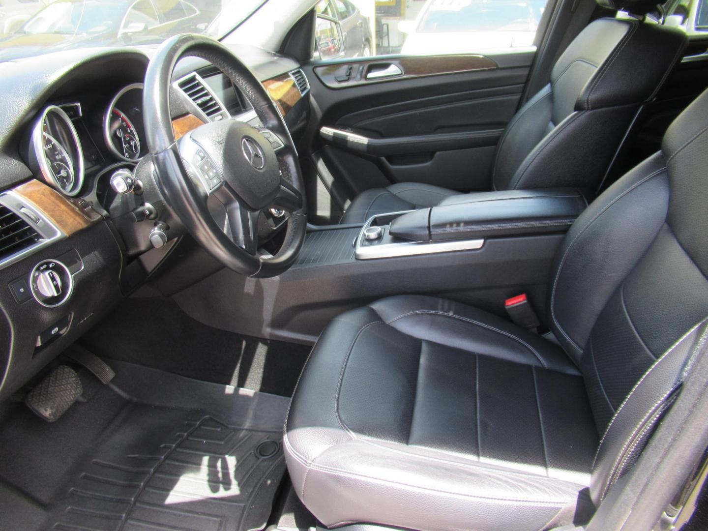 2014 Black /Black Mercedes-Benz M-Class ML350 4MATIC (4JGDA5HB4EA) with an 3.5L V6 DOHC 24V engine, 7-Speed Automatic transmission, located at 1511 North Shepherd Dr., Houston, TX, 77008, (281) 657-1221, 29.798361, -95.412560 - 2014 MERCEDES-BENZ M-CLASS ML 350 4MATIC VIN: 4JGDA5HB4EA354649 4 J G D A 5 H B 4 E A 3 5 4 6 4 9 4 DOOR WAGON/SPORT UTILITY 3.5L V6 F DOHC 24V GASOLINE ALL WHEEL DRIVE - Photo#1