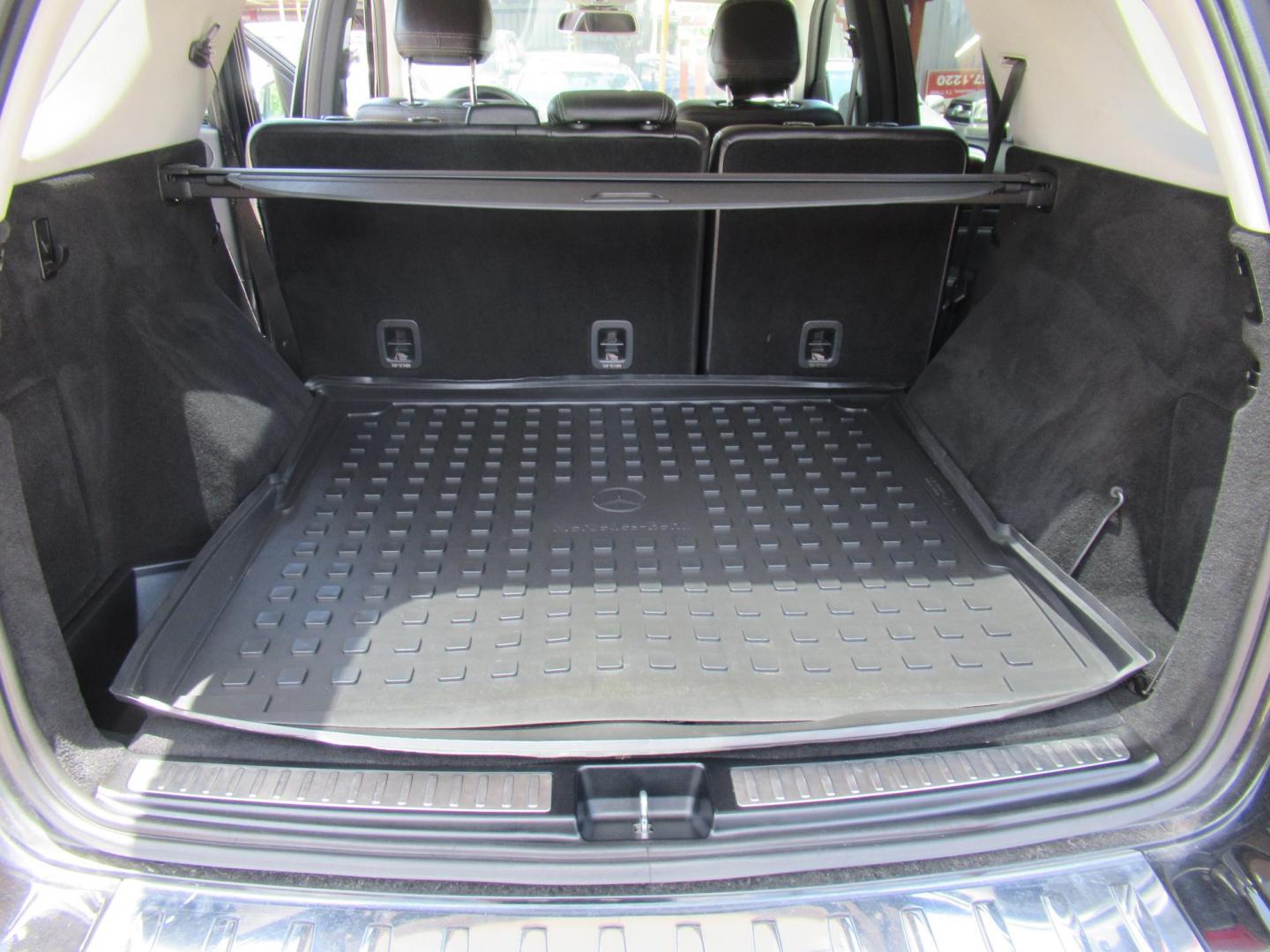 2014 Black /Black Mercedes-Benz M-Class ML350 4MATIC (4JGDA5HB4EA) with an 3.5L V6 DOHC 24V engine, 7-Speed Automatic transmission, located at 1511 North Shepherd Dr., Houston, TX, 77008, (281) 657-1221, 29.798361, -95.412560 - 2014 MERCEDES-BENZ M-CLASS ML 350 4MATIC VIN: 4JGDA5HB4EA354649 4 J G D A 5 H B 4 E A 3 5 4 6 4 9 4 DOOR WAGON/SPORT UTILITY 3.5L V6 F DOHC 24V GASOLINE ALL WHEEL DRIVE - Photo#11