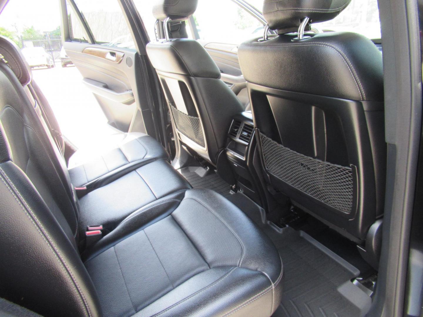 2014 Black /Black Mercedes-Benz M-Class ML350 4MATIC (4JGDA5HB4EA) with an 3.5L V6 DOHC 24V engine, 7-Speed Automatic transmission, located at 1511 North Shepherd Dr., Houston, TX, 77008, (281) 657-1221, 29.798361, -95.412560 - 2014 MERCEDES-BENZ M-CLASS ML 350 4MATIC VIN: 4JGDA5HB4EA354649 4 J G D A 5 H B 4 E A 3 5 4 6 4 9 4 DOOR WAGON/SPORT UTILITY 3.5L V6 F DOHC 24V GASOLINE ALL WHEEL DRIVE - Photo#12