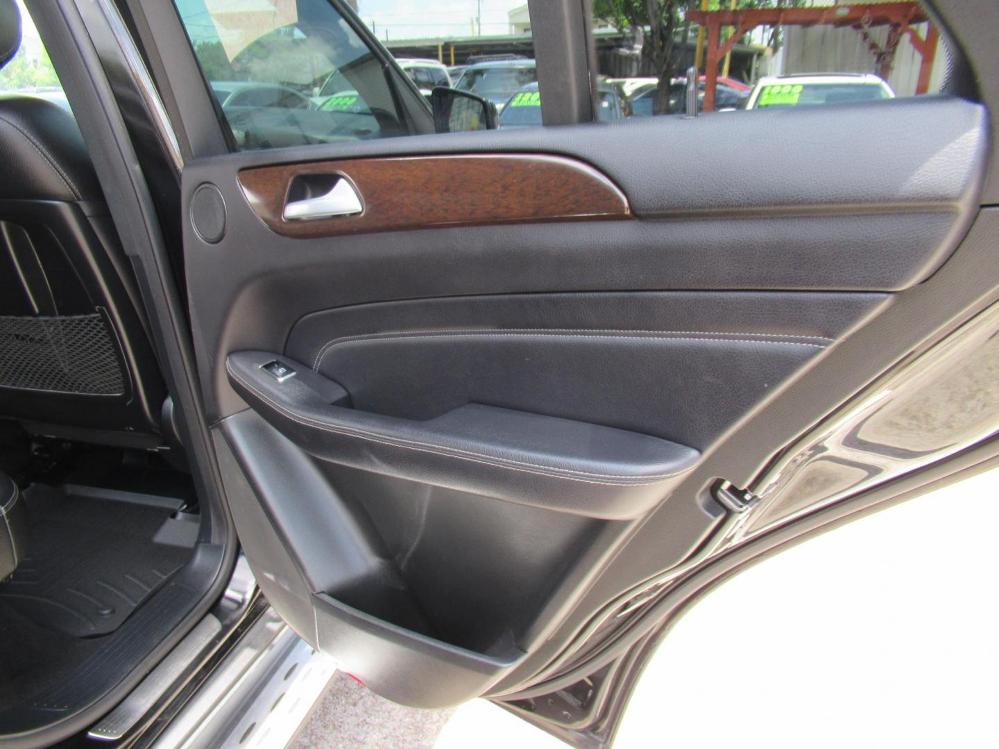 2014 Black /Black Mercedes-Benz M-Class ML350 4MATIC (4JGDA5HB4EA) with an 3.5L V6 DOHC 24V engine, 7-Speed Automatic transmission, located at 1511 North Shepherd Dr., Houston, TX, 77008, (281) 657-1221, 29.798361, -95.412560 - 2014 MERCEDES-BENZ M-CLASS ML 350 4MATIC VIN: 4JGDA5HB4EA354649 4 J G D A 5 H B 4 E A 3 5 4 6 4 9 4 DOOR WAGON/SPORT UTILITY 3.5L V6 F DOHC 24V GASOLINE ALL WHEEL DRIVE - Photo#13