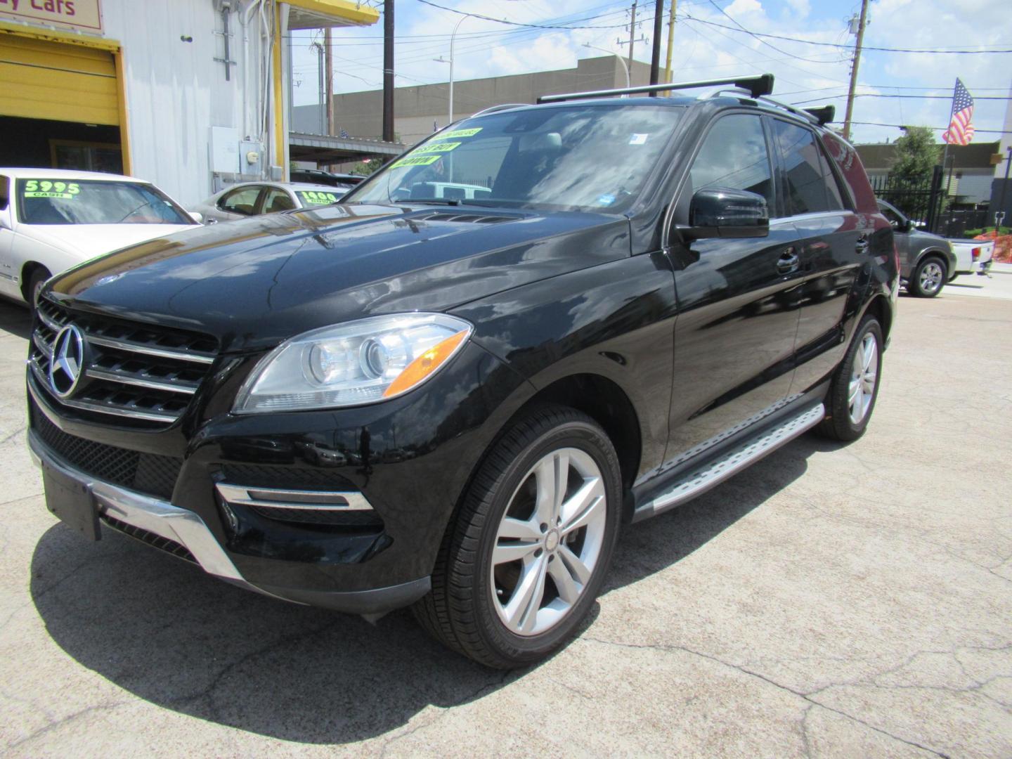 2014 Black /Black Mercedes-Benz M-Class ML350 4MATIC (4JGDA5HB4EA) with an 3.5L V6 DOHC 24V engine, 7-Speed Automatic transmission, located at 1511 North Shepherd Dr., Houston, TX, 77008, (281) 657-1221, 29.798361, -95.412560 - 2014 MERCEDES-BENZ M-CLASS ML 350 4MATIC VIN: 4JGDA5HB4EA354649 4 J G D A 5 H B 4 E A 3 5 4 6 4 9 4 DOOR WAGON/SPORT UTILITY 3.5L V6 F DOHC 24V GASOLINE ALL WHEEL DRIVE - Photo#18