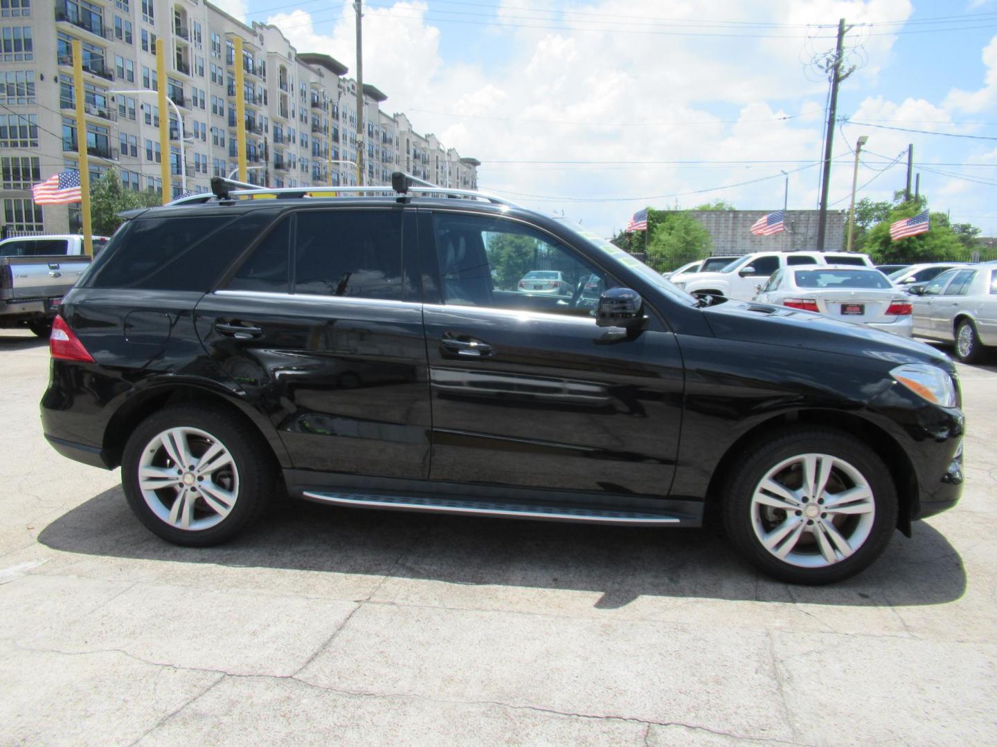 2014 Black /Black Mercedes-Benz M-Class ML350 4MATIC (4JGDA5HB4EA) with an 3.5L V6 DOHC 24V engine, 7-Speed Automatic transmission, located at 1511 North Shepherd Dr., Houston, TX, 77008, (281) 657-1221, 29.798361, -95.412560 - 2014 MERCEDES-BENZ M-CLASS ML 350 4MATIC VIN: 4JGDA5HB4EA354649 4 J G D A 5 H B 4 E A 3 5 4 6 4 9 4 DOOR WAGON/SPORT UTILITY 3.5L V6 F DOHC 24V GASOLINE ALL WHEEL DRIVE - Photo#21