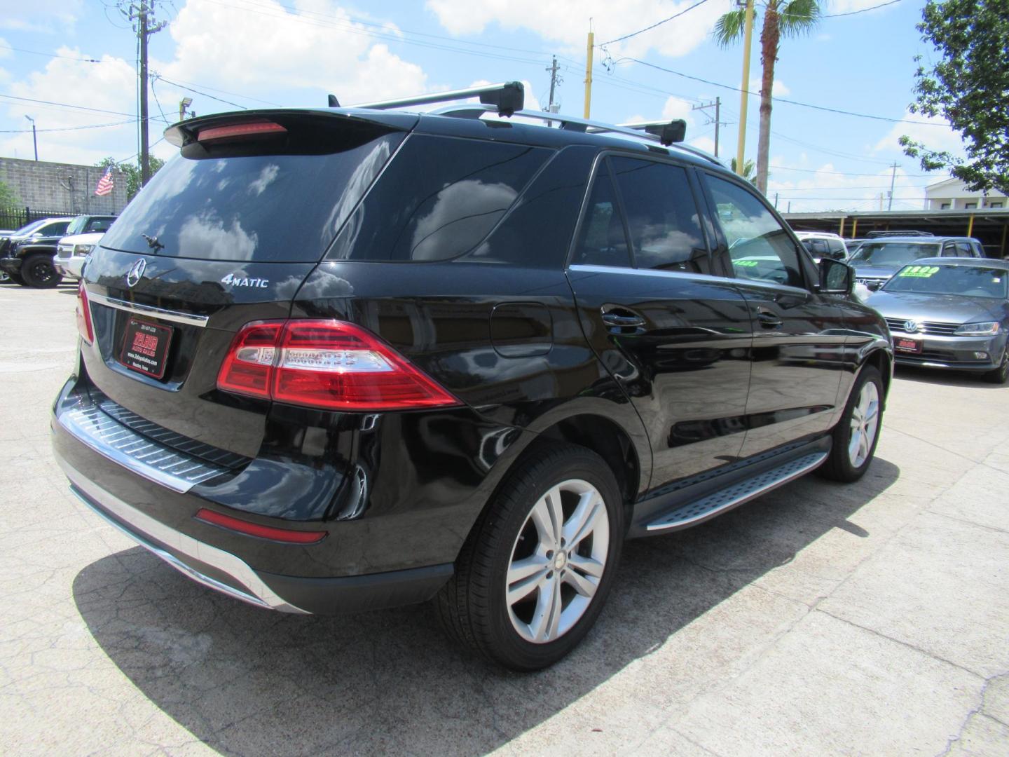2014 Black /Black Mercedes-Benz M-Class ML350 4MATIC (4JGDA5HB4EA) with an 3.5L V6 DOHC 24V engine, 7-Speed Automatic transmission, located at 1511 North Shepherd Dr., Houston, TX, 77008, (281) 657-1221, 29.798361, -95.412560 - 2014 MERCEDES-BENZ M-CLASS ML 350 4MATIC VIN: 4JGDA5HB4EA354649 4 J G D A 5 H B 4 E A 3 5 4 6 4 9 4 DOOR WAGON/SPORT UTILITY 3.5L V6 F DOHC 24V GASOLINE ALL WHEEL DRIVE - Photo#22