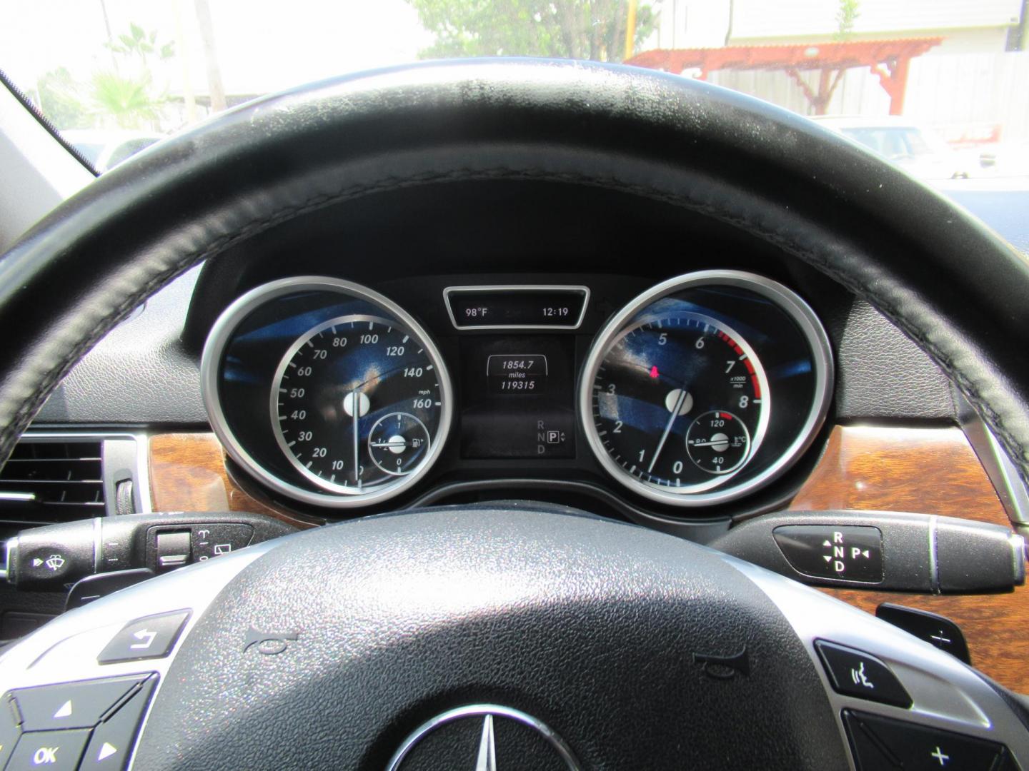 2014 Black /Black Mercedes-Benz M-Class ML350 4MATIC (4JGDA5HB4EA) with an 3.5L V6 DOHC 24V engine, 7-Speed Automatic transmission, located at 1511 North Shepherd Dr., Houston, TX, 77008, (281) 657-1221, 29.798361, -95.412560 - 2014 MERCEDES-BENZ M-CLASS ML 350 4MATIC VIN: 4JGDA5HB4EA354649 4 J G D A 5 H B 4 E A 3 5 4 6 4 9 4 DOOR WAGON/SPORT UTILITY 3.5L V6 F DOHC 24V GASOLINE ALL WHEEL DRIVE - Photo#25
