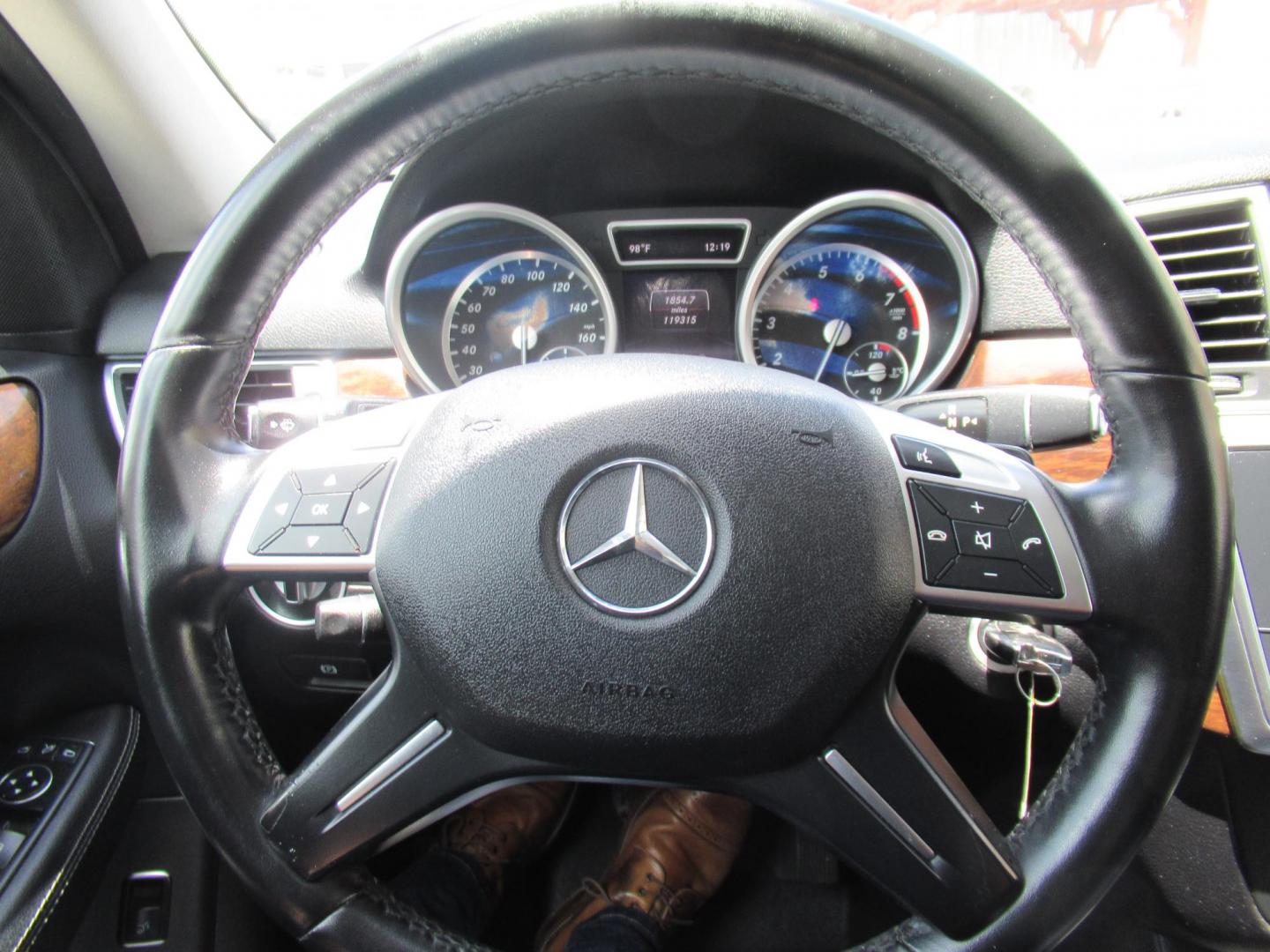 2014 Black /Black Mercedes-Benz M-Class ML350 4MATIC (4JGDA5HB4EA) with an 3.5L V6 DOHC 24V engine, 7-Speed Automatic transmission, located at 1511 North Shepherd Dr., Houston, TX, 77008, (281) 657-1221, 29.798361, -95.412560 - 2014 MERCEDES-BENZ M-CLASS ML 350 4MATIC VIN: 4JGDA5HB4EA354649 4 J G D A 5 H B 4 E A 3 5 4 6 4 9 4 DOOR WAGON/SPORT UTILITY 3.5L V6 F DOHC 24V GASOLINE ALL WHEEL DRIVE - Photo#26