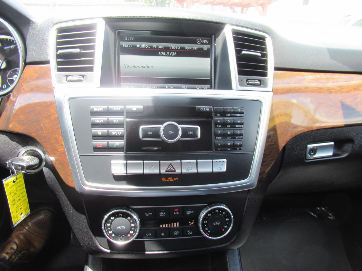 2014 Black /Black Mercedes-Benz M-Class ML350 4MATIC (4JGDA5HB4EA) with an 3.5L V6 DOHC 24V engine, 7-Speed Automatic transmission, located at 1511 North Shepherd Dr., Houston, TX, 77008, (281) 657-1221, 29.798361, -95.412560 - 2014 MERCEDES-BENZ M-CLASS ML 350 4MATIC VIN: 4JGDA5HB4EA354649 4 J G D A 5 H B 4 E A 3 5 4 6 4 9 4 DOOR WAGON/SPORT UTILITY 3.5L V6 F DOHC 24V GASOLINE ALL WHEEL DRIVE - Photo#27