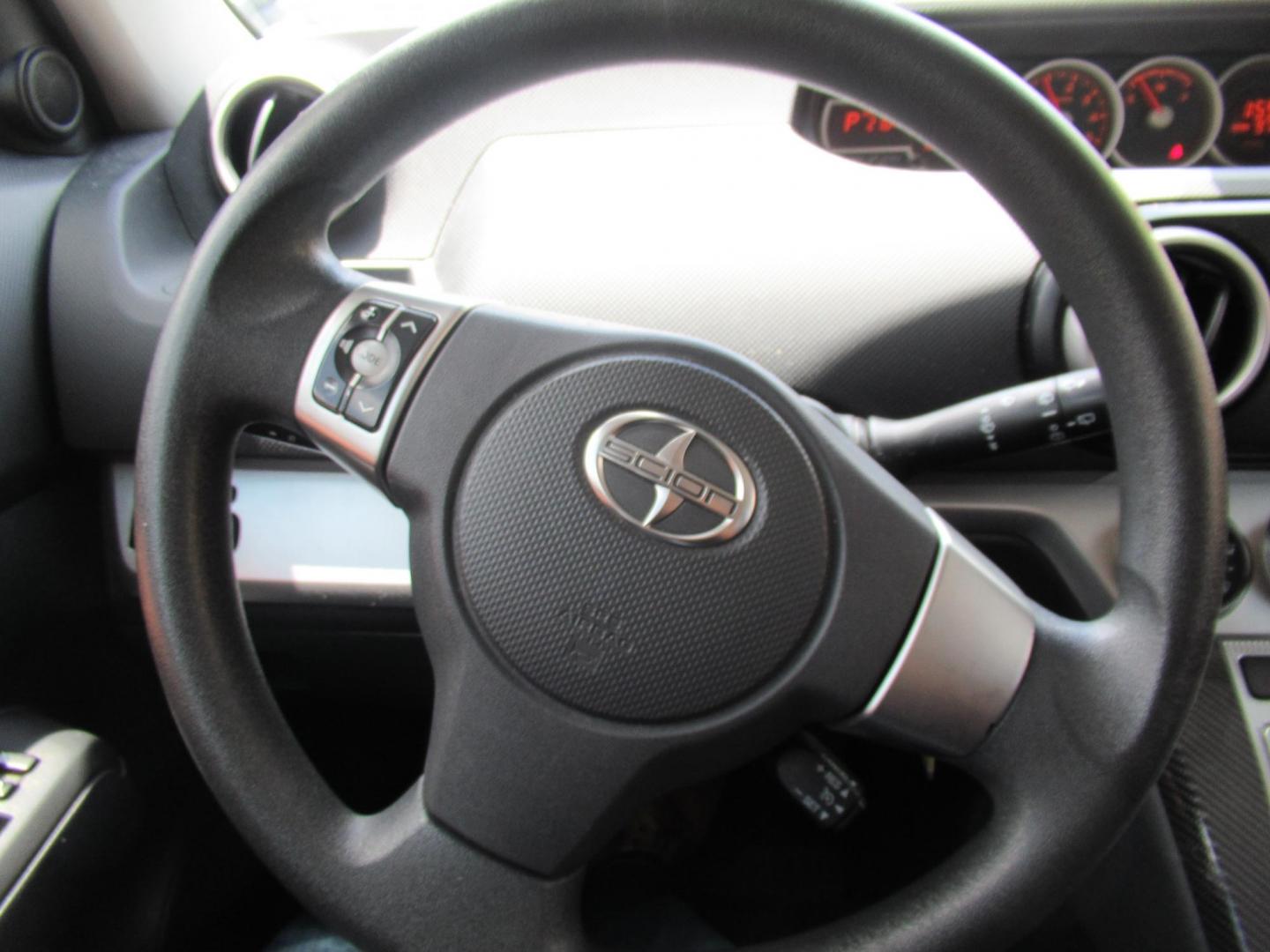 2011 Silver /Black Scion xB 5-Door Wagon (JTLZE4FEXB1) with an 2.4L L4 DOHC 16V engine, Automatic transmission, located at 1511 North Shepherd Dr., Houston, TX, 77008, (281) 657-1221, 29.798361, -95.412560 - 2011 SCION XB VIN: JTLZE4FEXB1125754 J T L Z E 4 F E X B 1 1 2 5 7 5 4 4 DOOR WAGON/SPORT UTILITY 2.4L I4 F DOHC 16V GASOLINE FRONT WHEEL DRIVE - Photo#3