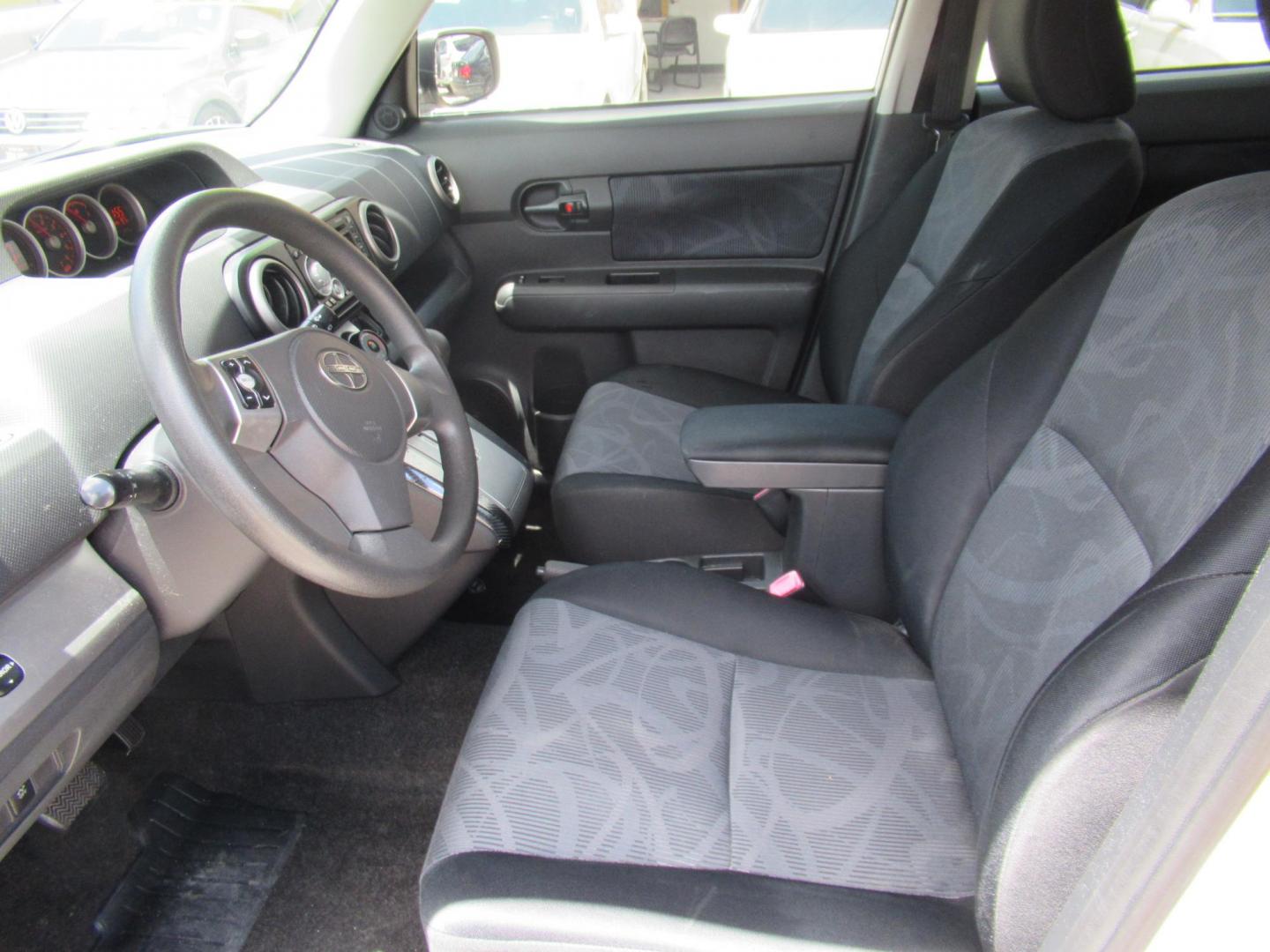 2011 Silver /Black Scion xB 5-Door Wagon (JTLZE4FEXB1) with an 2.4L L4 DOHC 16V engine, Automatic transmission, located at 1511 North Shepherd Dr., Houston, TX, 77008, (281) 657-1221, 29.798361, -95.412560 - 2011 SCION XB VIN: JTLZE4FEXB1125754 J T L Z E 4 F E X B 1 1 2 5 7 5 4 4 DOOR WAGON/SPORT UTILITY 2.4L I4 F DOHC 16V GASOLINE FRONT WHEEL DRIVE - Photo#5