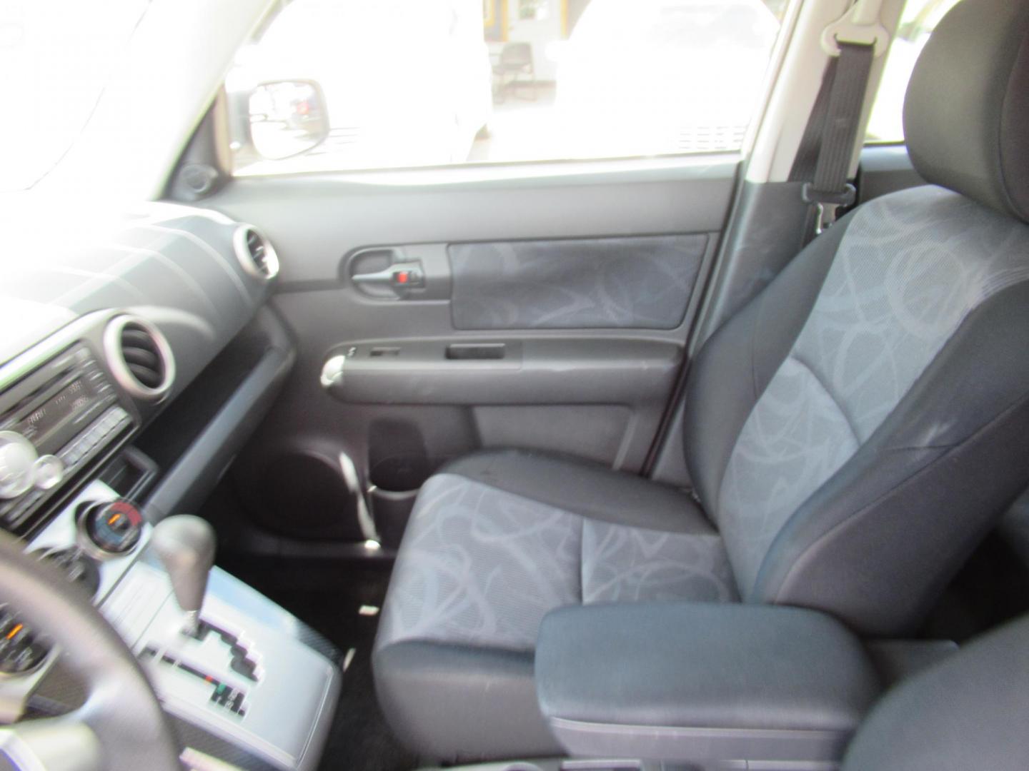 2011 Silver /Black Scion xB 5-Door Wagon (JTLZE4FEXB1) with an 2.4L L4 DOHC 16V engine, Automatic transmission, located at 1511 North Shepherd Dr., Houston, TX, 77008, (281) 657-1221, 29.798361, -95.412560 - 2011 SCION XB VIN: JTLZE4FEXB1125754 J T L Z E 4 F E X B 1 1 2 5 7 5 4 4 DOOR WAGON/SPORT UTILITY 2.4L I4 F DOHC 16V GASOLINE FRONT WHEEL DRIVE - Photo#6