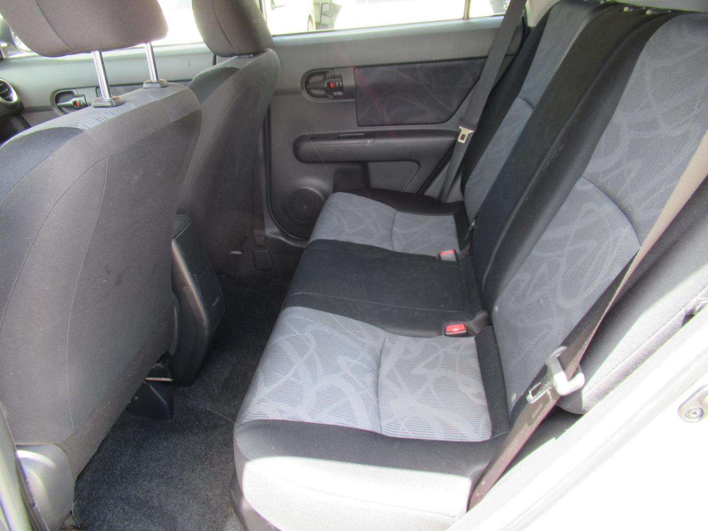 2011 Silver /Black Scion xB 5-Door Wagon (JTLZE4FEXB1) with an 2.4L L4 DOHC 16V engine, Automatic transmission, located at 1511 North Shepherd Dr., Houston, TX, 77008, (281) 657-1221, 29.798361, -95.412560 - 2011 SCION XB VIN: JTLZE4FEXB1125754 J T L Z E 4 F E X B 1 1 2 5 7 5 4 4 DOOR WAGON/SPORT UTILITY 2.4L I4 F DOHC 16V GASOLINE FRONT WHEEL DRIVE - Photo#8