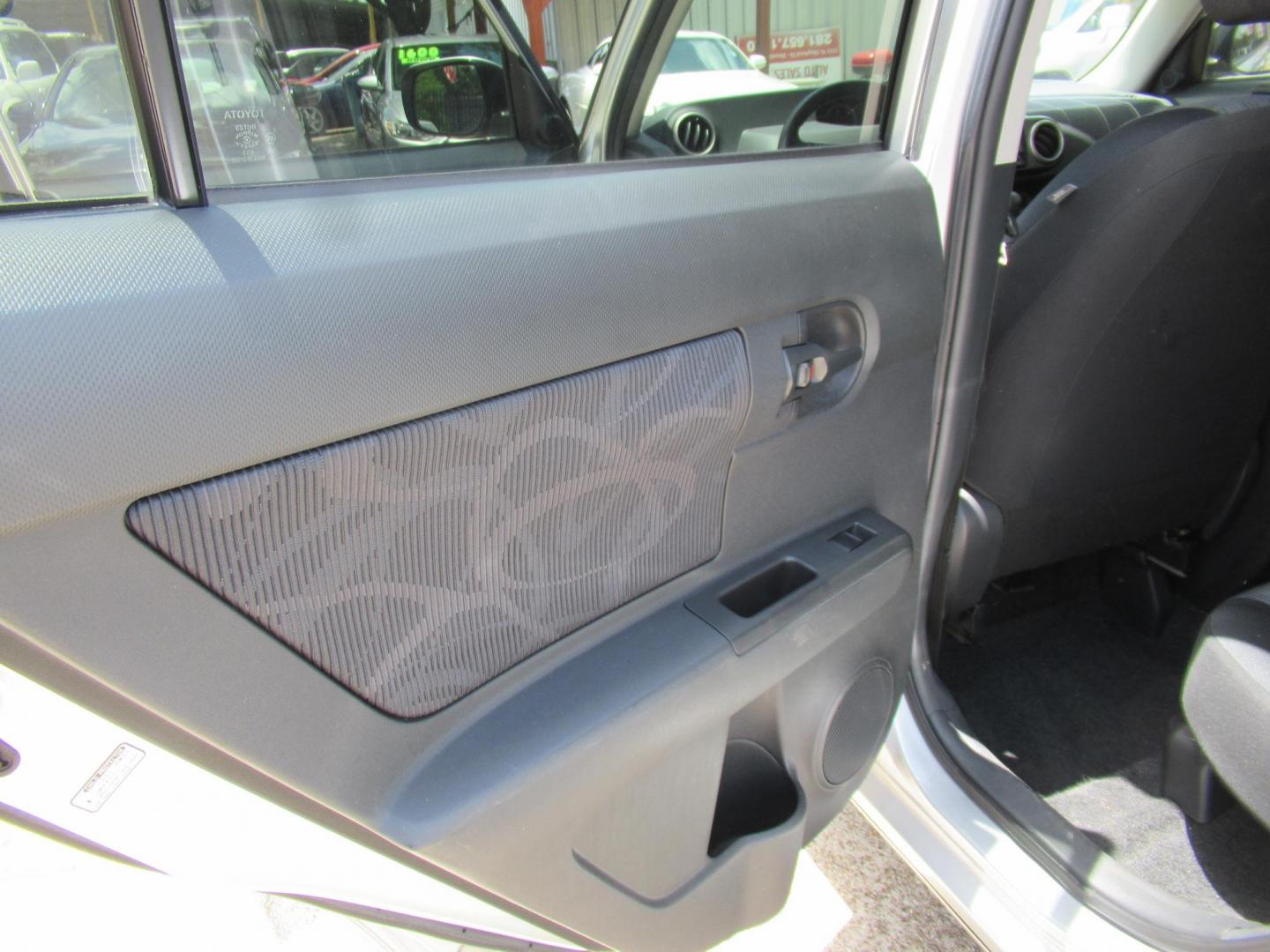 2011 Silver /Black Scion xB 5-Door Wagon (JTLZE4FEXB1) with an 2.4L L4 DOHC 16V engine, Automatic transmission, located at 1511 North Shepherd Dr., Houston, TX, 77008, (281) 657-1221, 29.798361, -95.412560 - 2011 SCION XB VIN: JTLZE4FEXB1125754 J T L Z E 4 F E X B 1 1 2 5 7 5 4 4 DOOR WAGON/SPORT UTILITY 2.4L I4 F DOHC 16V GASOLINE FRONT WHEEL DRIVE - Photo#9