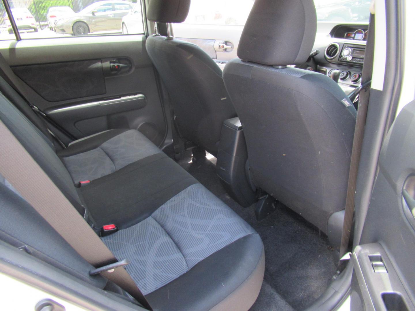 2011 Silver /Black Scion xB 5-Door Wagon (JTLZE4FEXB1) with an 2.4L L4 DOHC 16V engine, Automatic transmission, located at 1511 North Shepherd Dr., Houston, TX, 77008, (281) 657-1221, 29.798361, -95.412560 - 2011 SCION XB VIN: JTLZE4FEXB1125754 J T L Z E 4 F E X B 1 1 2 5 7 5 4 4 DOOR WAGON/SPORT UTILITY 2.4L I4 F DOHC 16V GASOLINE FRONT WHEEL DRIVE - Photo#11