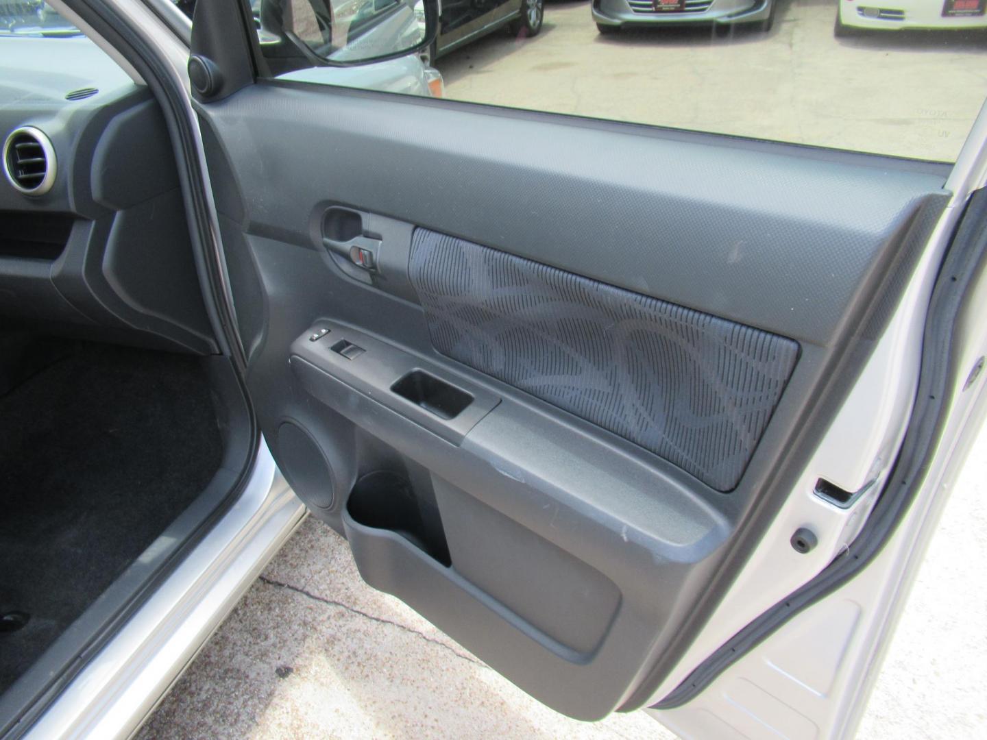 2011 Silver /Black Scion xB 5-Door Wagon (JTLZE4FEXB1) with an 2.4L L4 DOHC 16V engine, Automatic transmission, located at 1511 North Shepherd Dr., Houston, TX, 77008, (281) 657-1221, 29.798361, -95.412560 - 2011 SCION XB VIN: JTLZE4FEXB1125754 J T L Z E 4 F E X B 1 1 2 5 7 5 4 4 DOOR WAGON/SPORT UTILITY 2.4L I4 F DOHC 16V GASOLINE FRONT WHEEL DRIVE - Photo#14