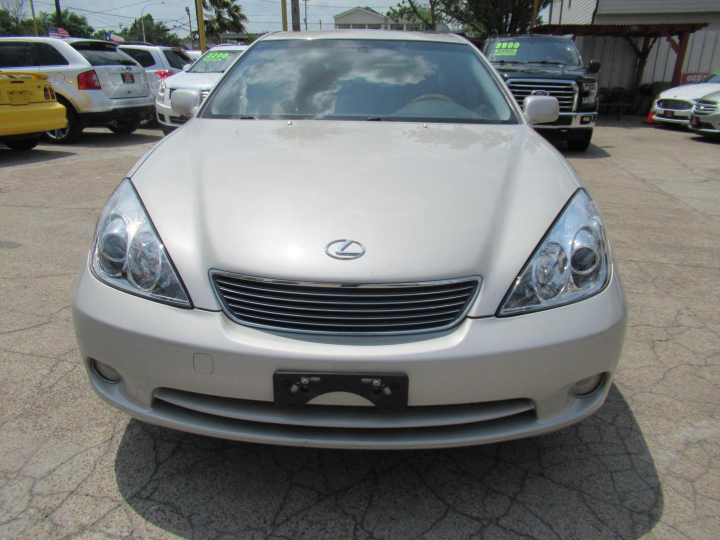 2006 Silver /Gray Lexus ES 330 Sedan (JTHBA30G065) with an 3.3L V6 DOHC 24V engine, 5-Speed Automatic Overdrive transmission, located at 1511 North Shepherd Dr., Houston, TX, 77008, (281) 657-1221, 29.798361, -95.412560 - 2006 LEXUS ES 330 VIN: JTHBA30G065174486 J T H B A 3 0 G 0 6 5 1 7 4 4 8 6 SEDAN 4 DR 3.3L V6 F 24V GASOLINE FRONT WHEEL DRIVE - Photo#18