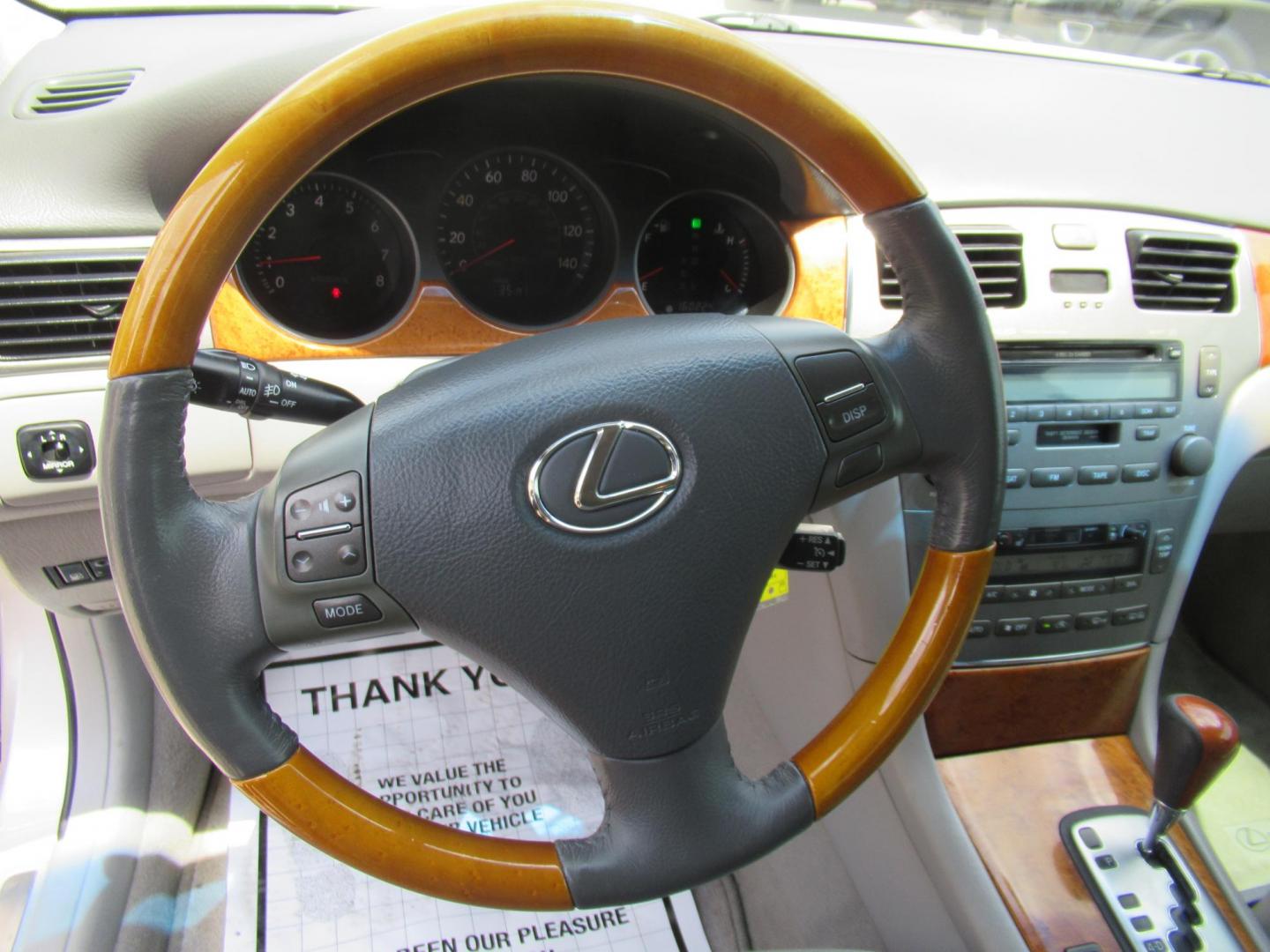 2006 Silver /Gray Lexus ES 330 Sedan (JTHBA30G065) with an 3.3L V6 DOHC 24V engine, 5-Speed Automatic Overdrive transmission, located at 1511 North Shepherd Dr., Houston, TX, 77008, (281) 657-1221, 29.798361, -95.412560 - 2006 LEXUS ES 330 VIN: JTHBA30G065174486 J T H B A 3 0 G 0 6 5 1 7 4 4 8 6 SEDAN 4 DR 3.3L V6 F 24V GASOLINE FRONT WHEEL DRIVE - Photo#4