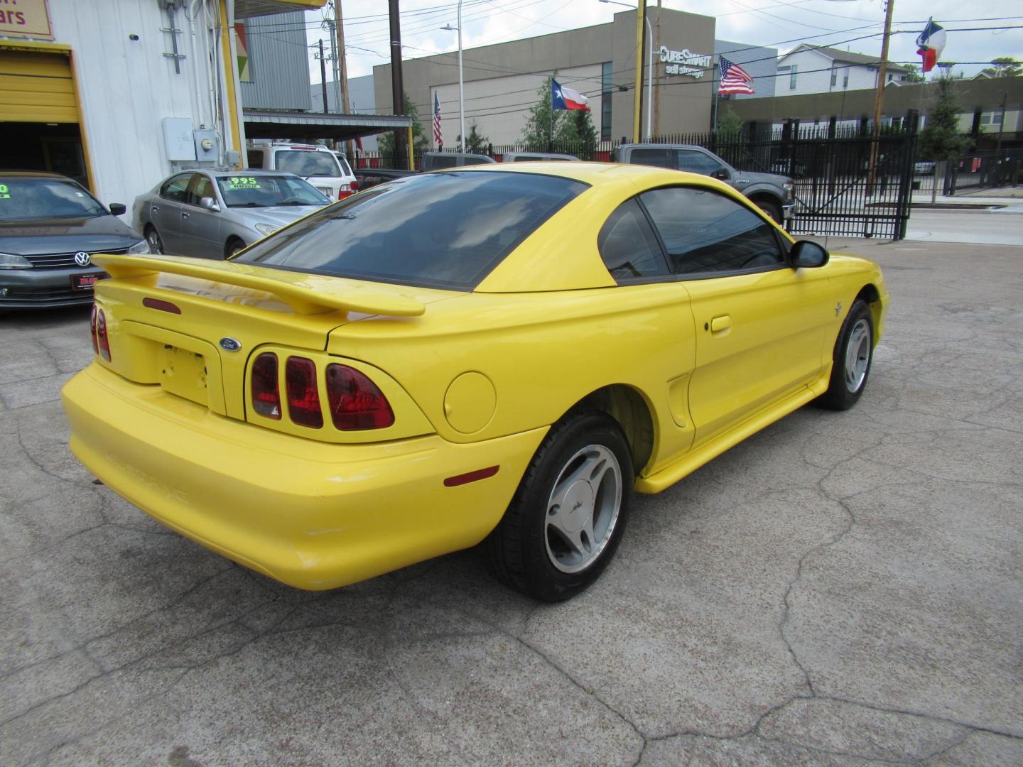 1998 Yellow /Gray Ford Mustang Coupe (1FAFP4044WF) with an 3.8L V6 OHV 12V engine, Manual transmission, located at 1511 North Shepherd Dr., Houston, TX, 77008, (281) 657-1221, 29.798361, -95.412560 - 1998 FORD MUSTANG VIN: 1FAFP4044WF252202 1 F A F P 4 0 4 4 W F 2 5 2 2 0 2 COUPE 3.8L V6 F GASOLINE REAR WHEEL DRIVE - Photo#19