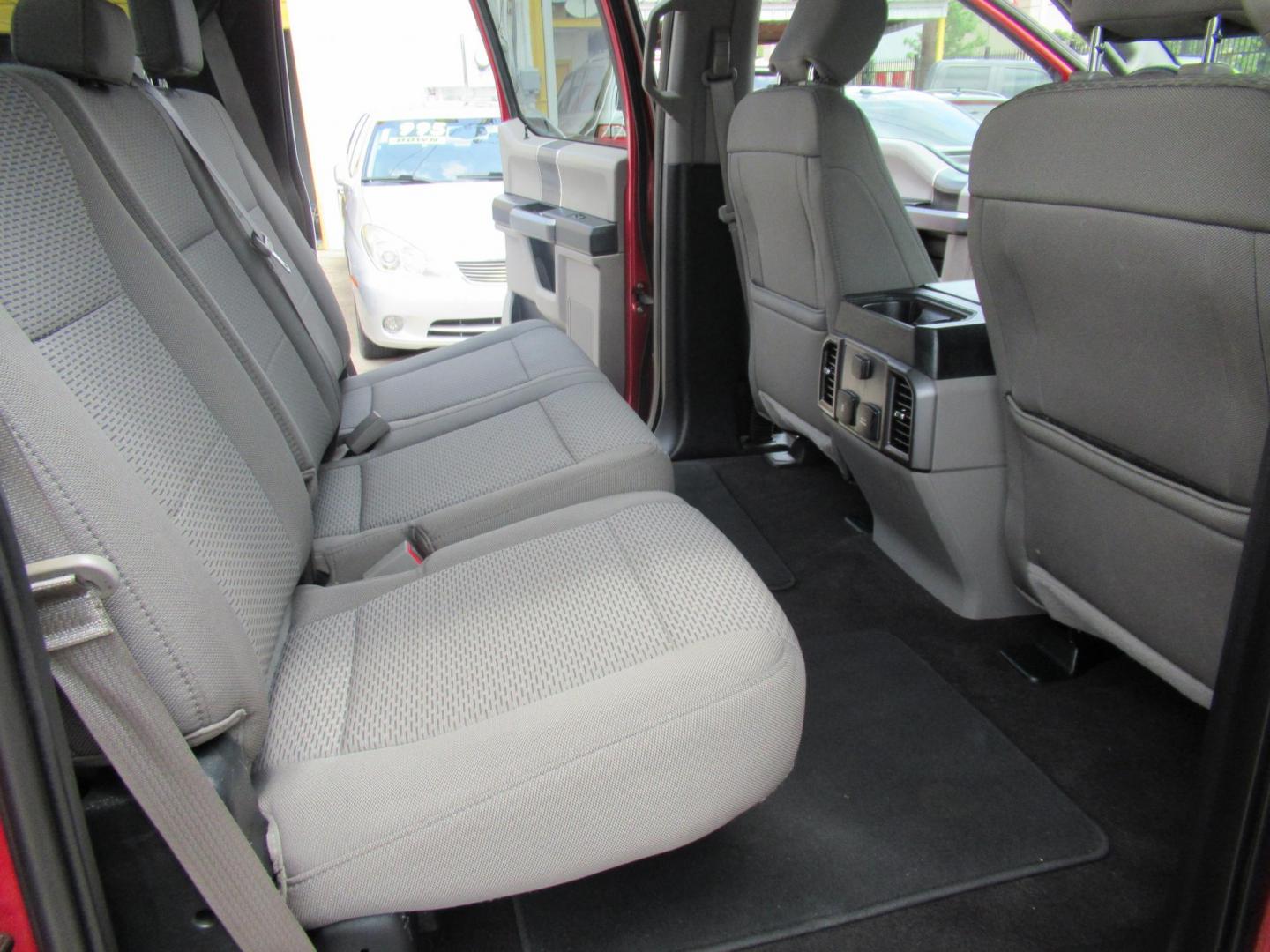 2018 Red /Gray Ford F-150 XLT SuperCrew 5.5-ft. Bed 4WD (1FTFW1EG2JK) with an 3.5 V6 engine, Automatic transmission, located at 1511 North Shepherd Dr., Houston, TX, 77008, (281) 657-1221, 29.798361, -95.412560 - 2018 FORD F-150 XLT VIN: 1FTFW1EG2JKE39369 1 F T F W 1 E G 2 J K E 3 9 3 6 9 CREW PICKUP 3.5L V6 F DOHC 24V GASOLINE REAR WHEEL DRIVE W/ 4X4 - Photo#12