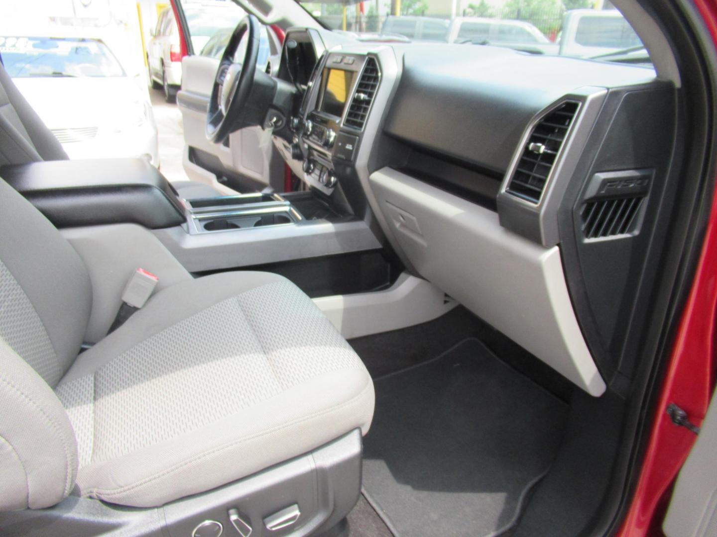 2018 Red /Gray Ford F-150 XLT SuperCrew 5.5-ft. Bed 4WD (1FTFW1EG2JK) with an 3.5 V6 engine, Automatic transmission, located at 1511 North Shepherd Dr., Houston, TX, 77008, (281) 657-1221, 29.798361, -95.412560 - 2018 FORD F-150 XLT VIN: 1FTFW1EG2JKE39369 1 F T F W 1 E G 2 J K E 3 9 3 6 9 CREW PICKUP 3.5L V6 F DOHC 24V GASOLINE REAR WHEEL DRIVE W/ 4X4 - Photo#14