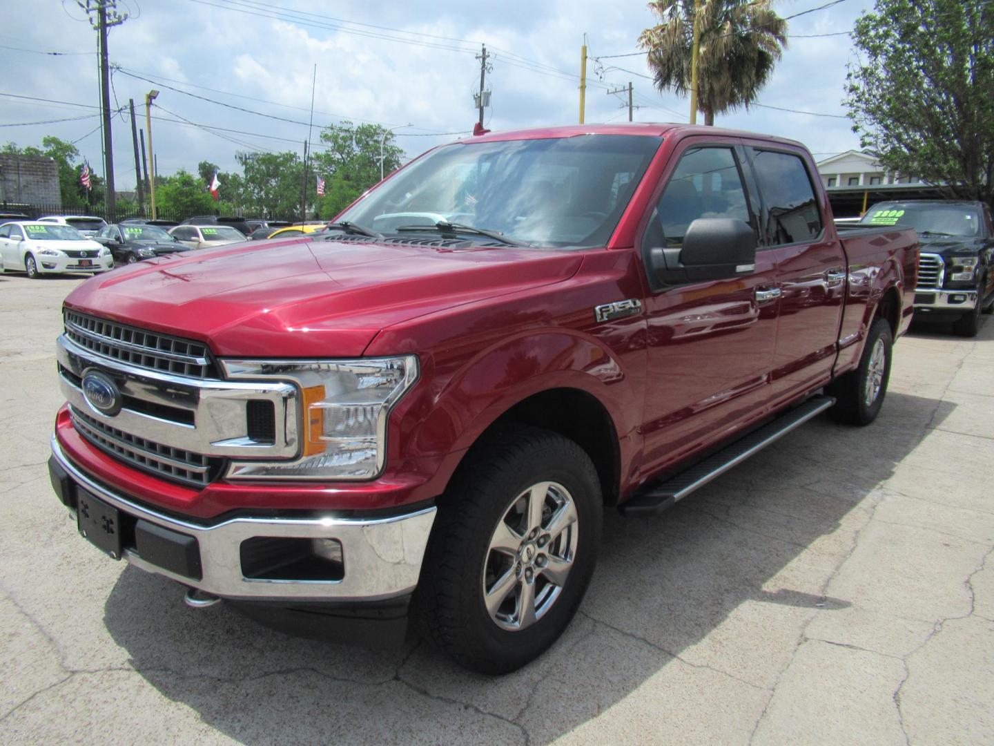 2018 Red /Gray Ford F-150 XLT SuperCrew 5.5-ft. Bed 4WD (1FTFW1EG2JK) with an 3.5 V6 engine, Automatic transmission, located at 1511 North Shepherd Dr., Houston, TX, 77008, (281) 657-1221, 29.798361, -95.412560 - 2018 FORD F-150 XLT VIN: 1FTFW1EG2JKE39369 1 F T F W 1 E G 2 J K E 3 9 3 6 9 CREW PICKUP 3.5L V6 F DOHC 24V GASOLINE REAR WHEEL DRIVE W/ 4X4 - Photo#24