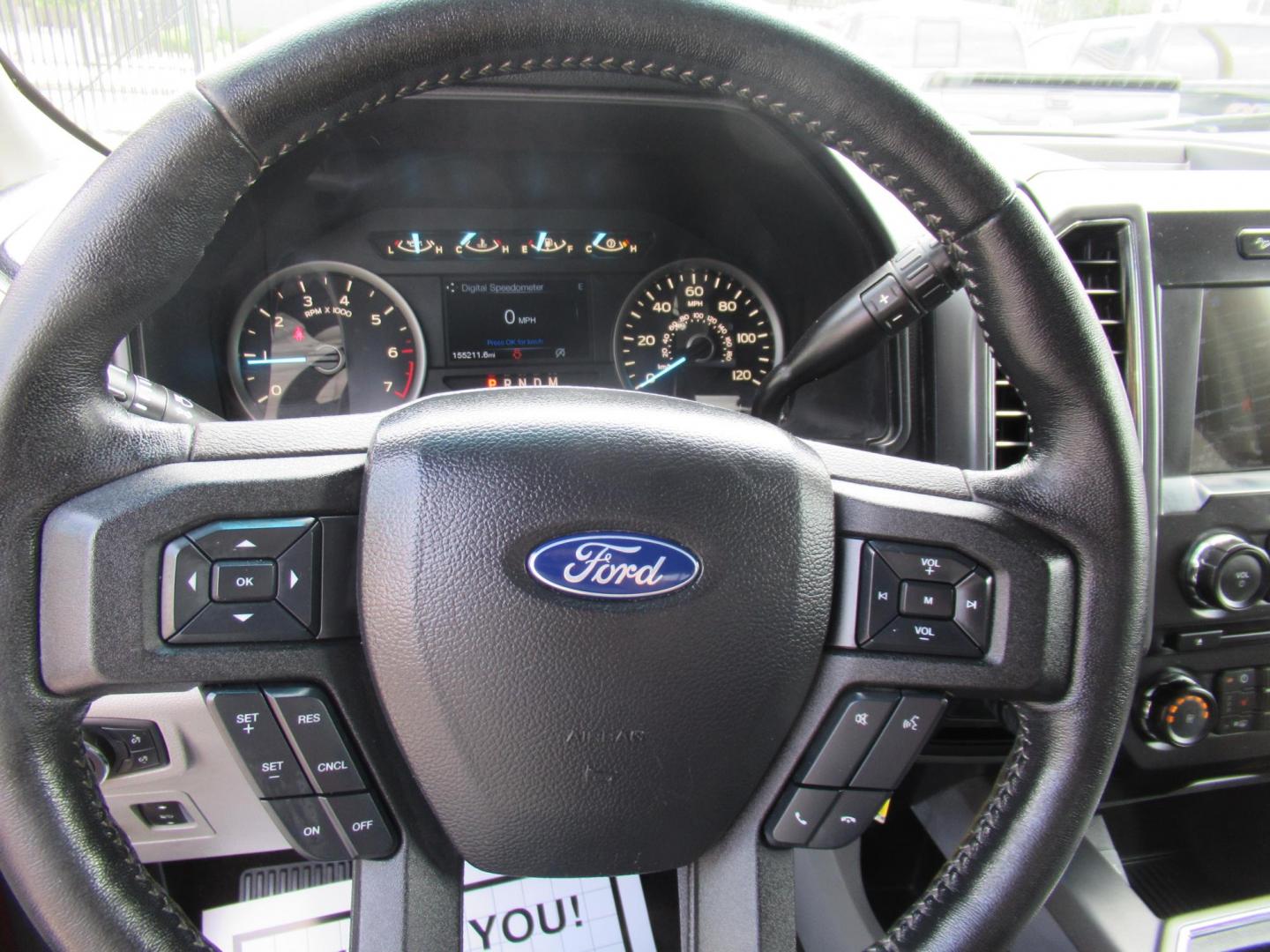 2018 Red /Gray Ford F-150 XLT SuperCrew 5.5-ft. Bed 4WD (1FTFW1EG2JK) with an 3.5 V6 engine, Automatic transmission, located at 1511 North Shepherd Dr., Houston, TX, 77008, (281) 657-1221, 29.798361, -95.412560 - 2018 FORD F-150 XLT VIN: 1FTFW1EG2JKE39369 1 F T F W 1 E G 2 J K E 3 9 3 6 9 CREW PICKUP 3.5L V6 F DOHC 24V GASOLINE REAR WHEEL DRIVE W/ 4X4 - Photo#3