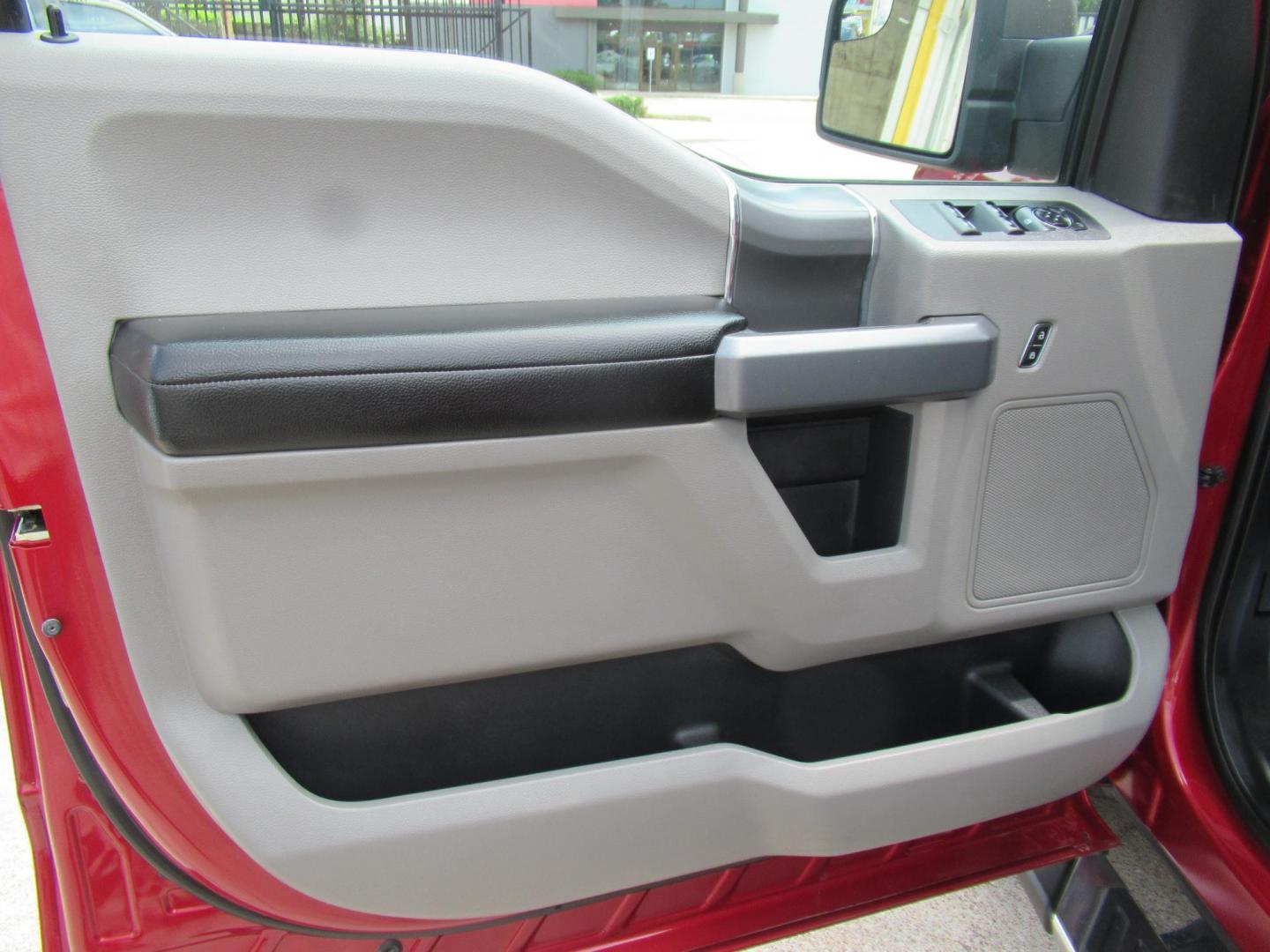 2018 Red /Gray Ford F-150 XLT SuperCrew 5.5-ft. Bed 4WD (1FTFW1EG2JK) with an 3.5 V6 engine, Automatic transmission, located at 1511 North Shepherd Dr., Houston, TX, 77008, (281) 657-1221, 29.798361, -95.412560 - 2018 FORD F-150 XLT VIN: 1FTFW1EG2JKE39369 1 F T F W 1 E G 2 J K E 3 9 3 6 9 CREW PICKUP 3.5L V6 F DOHC 24V GASOLINE REAR WHEEL DRIVE W/ 4X4 - Photo#6